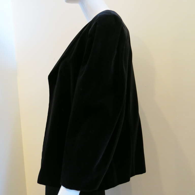 1980s Marimekko Black 100% Cotton Velour Cropped Jacket

Please contact dealer prior to purchase for White Glove shipping options

Measurements (taken lying flat):

Shoulder to Shoulder - 18