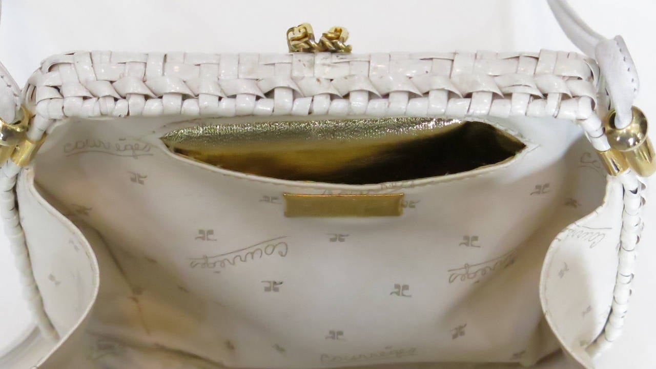 1970s Courreges White Raffia Purse In Good Condition For Sale In Brooklyn, NY