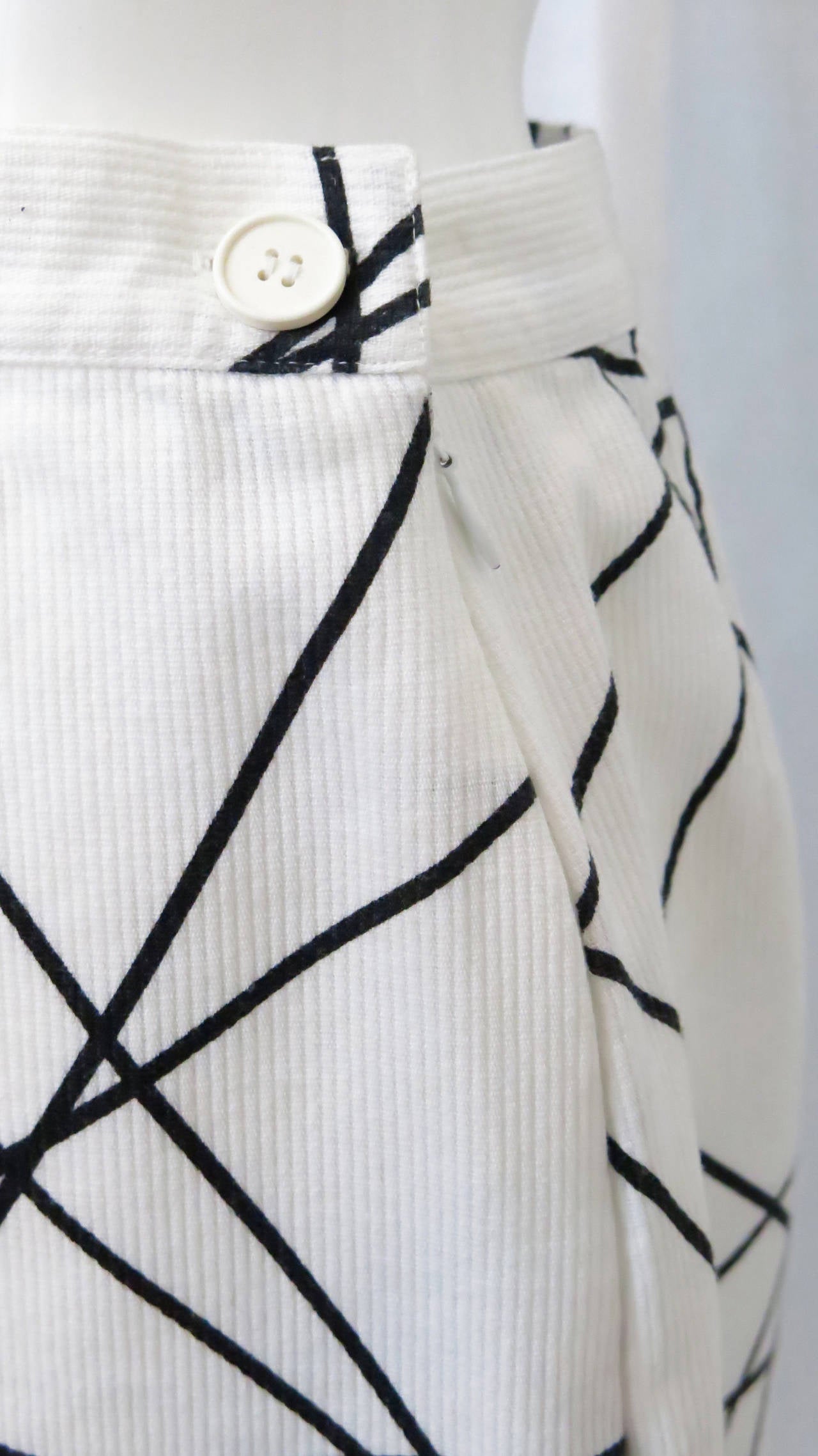 1980s Courreges Black and White Abstract Print Pencil Skirt In Excellent Condition For Sale In Brooklyn, NY