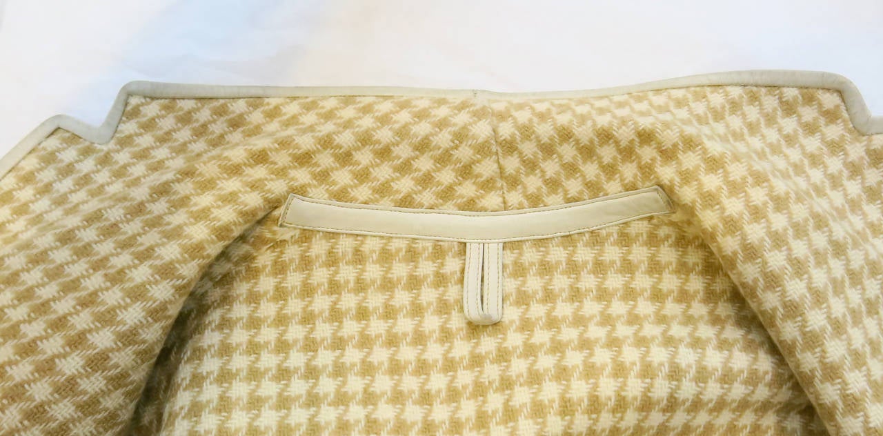 1960s Bonnie Cashin Cream and Houndstooth Wool Jacket with Gold Chain Closure For Sale 4