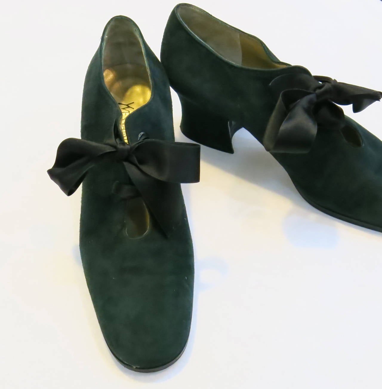 These Yves Saint Laurent forest green suede heels are constructed in an Edwardian Style and tie with black satin ribbon. 

*Please contact dealer prior to purchase for White Glove shipping options.