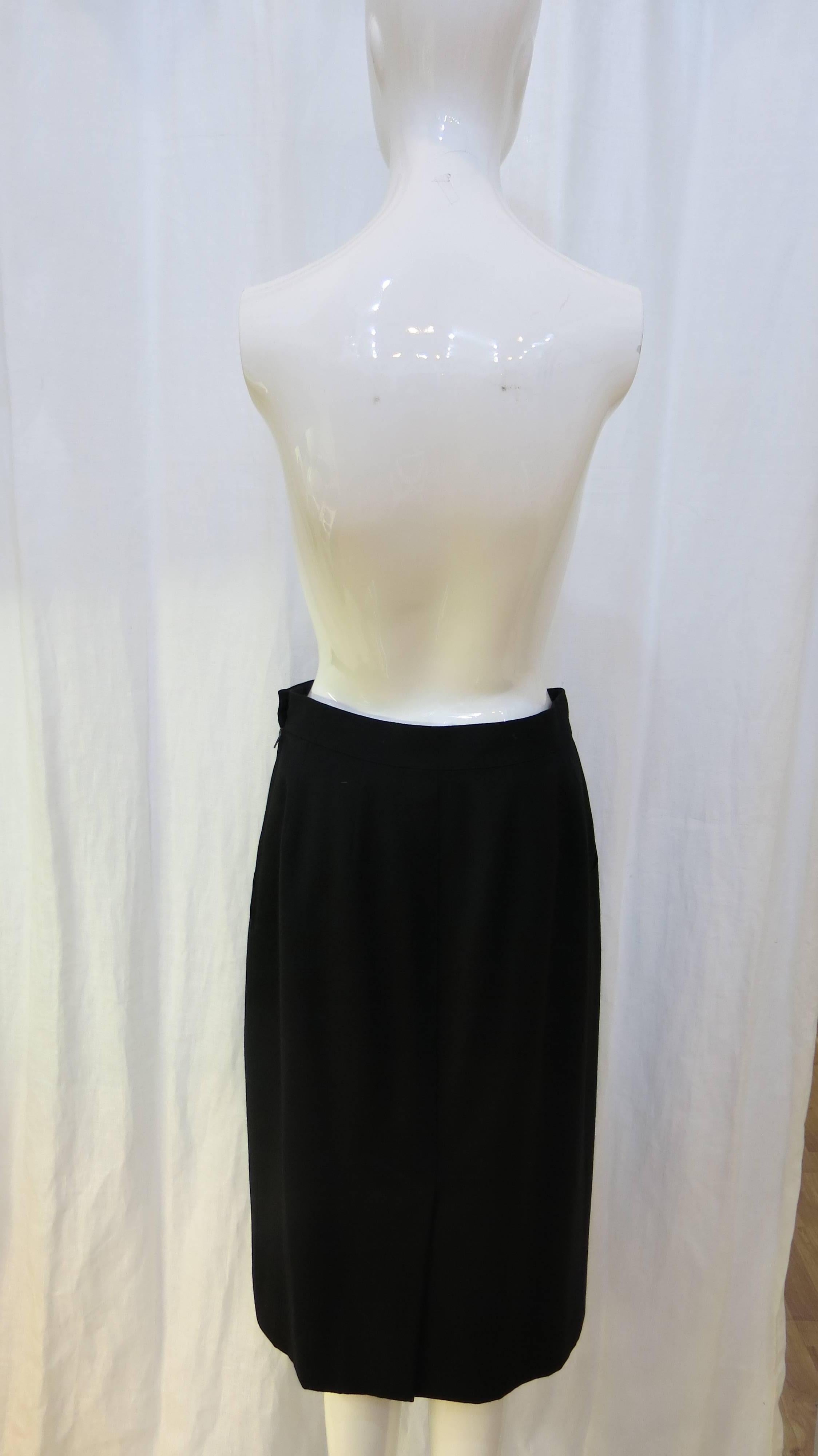 Hermès Black Knee Length Belt Detail Pencil Skirt Size 4, Late 1970s For Sale 2