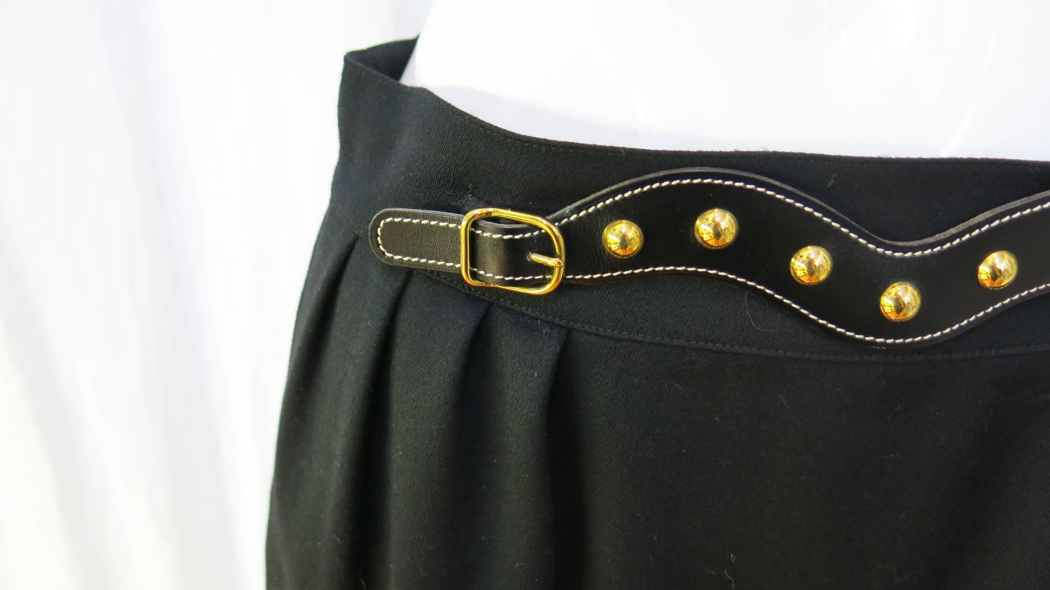 Women's Hermès Black Knee Length Belt Detail Pencil Skirt Size 4, Late 1970s For Sale