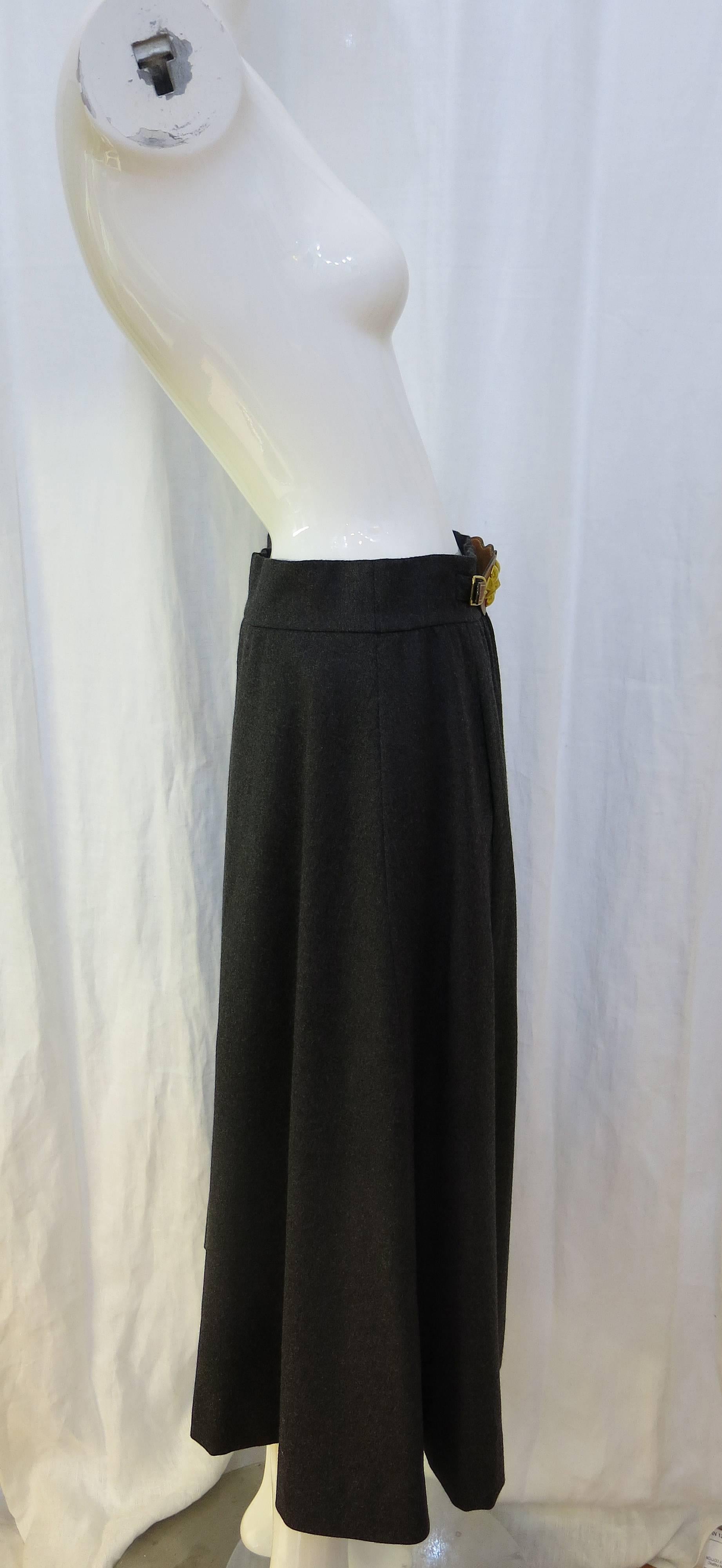 Women's Late 1970's Hermès Gray A-Line Skirt With Belt Detail 
