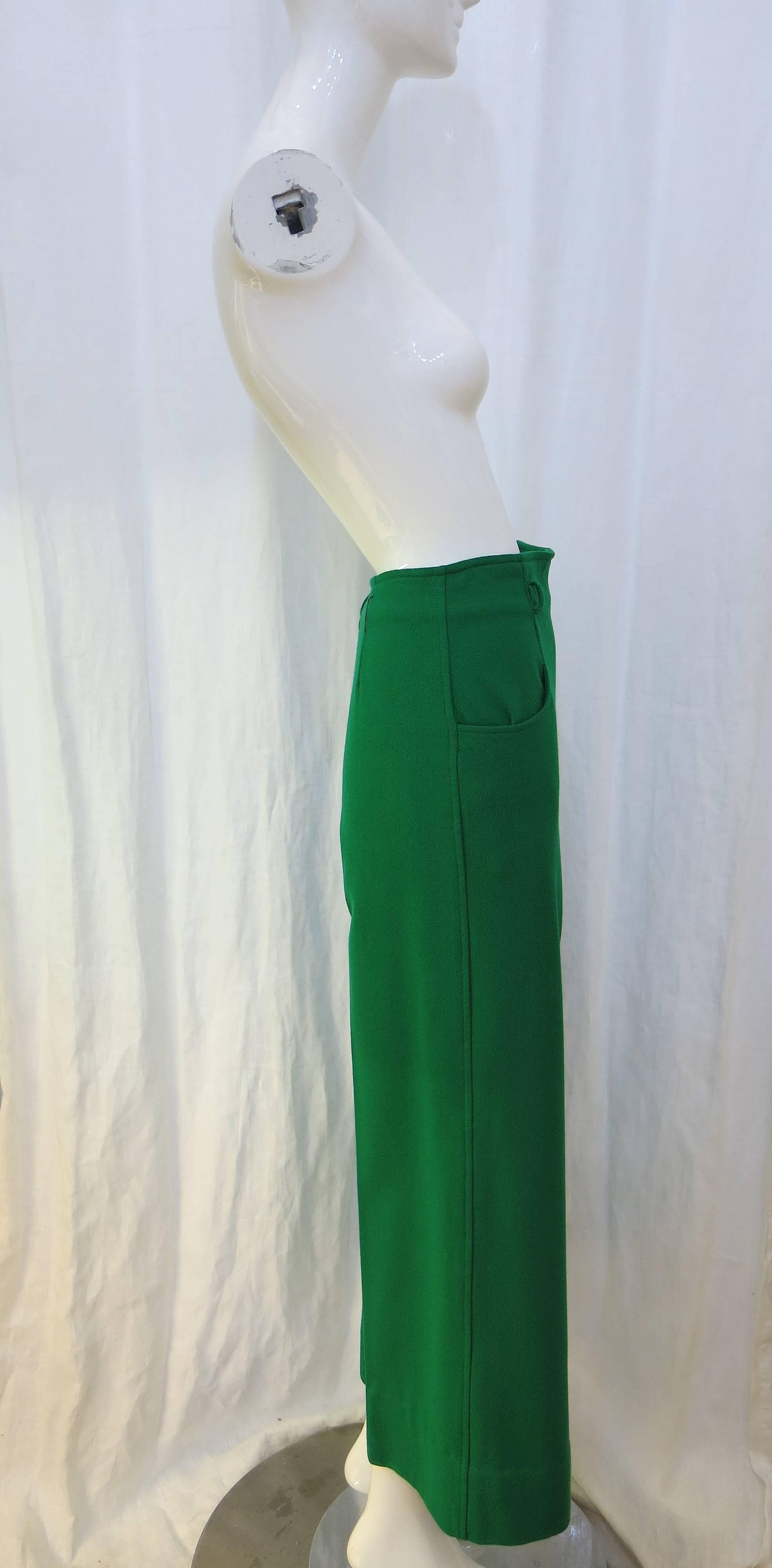 High waisted, pleated, straight leg wool trousers with front pockets. Marked as size 6 but fits more like a size 2 (please refer to measurements).

A wonderful kelly green pant that could be dressed up or down. Would pair well with a crop top for