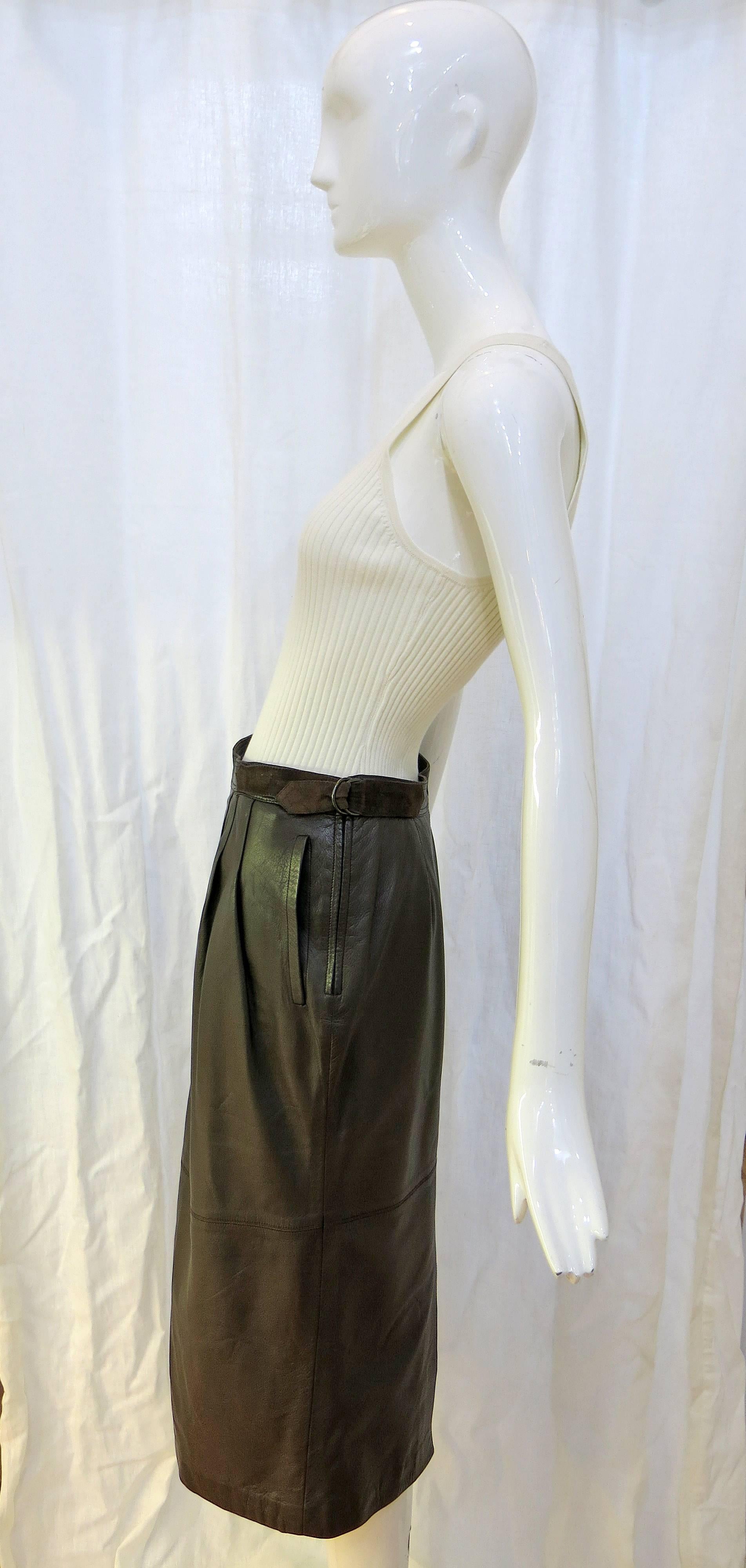 Beautiful, buttery soft brown leather skirt with adjustable waist. The skirt features a tasteful slit up the back, stitching in a cross pattern across the front and back. 

Lined with silk embossed with the Gucci logo as well as two gold toned