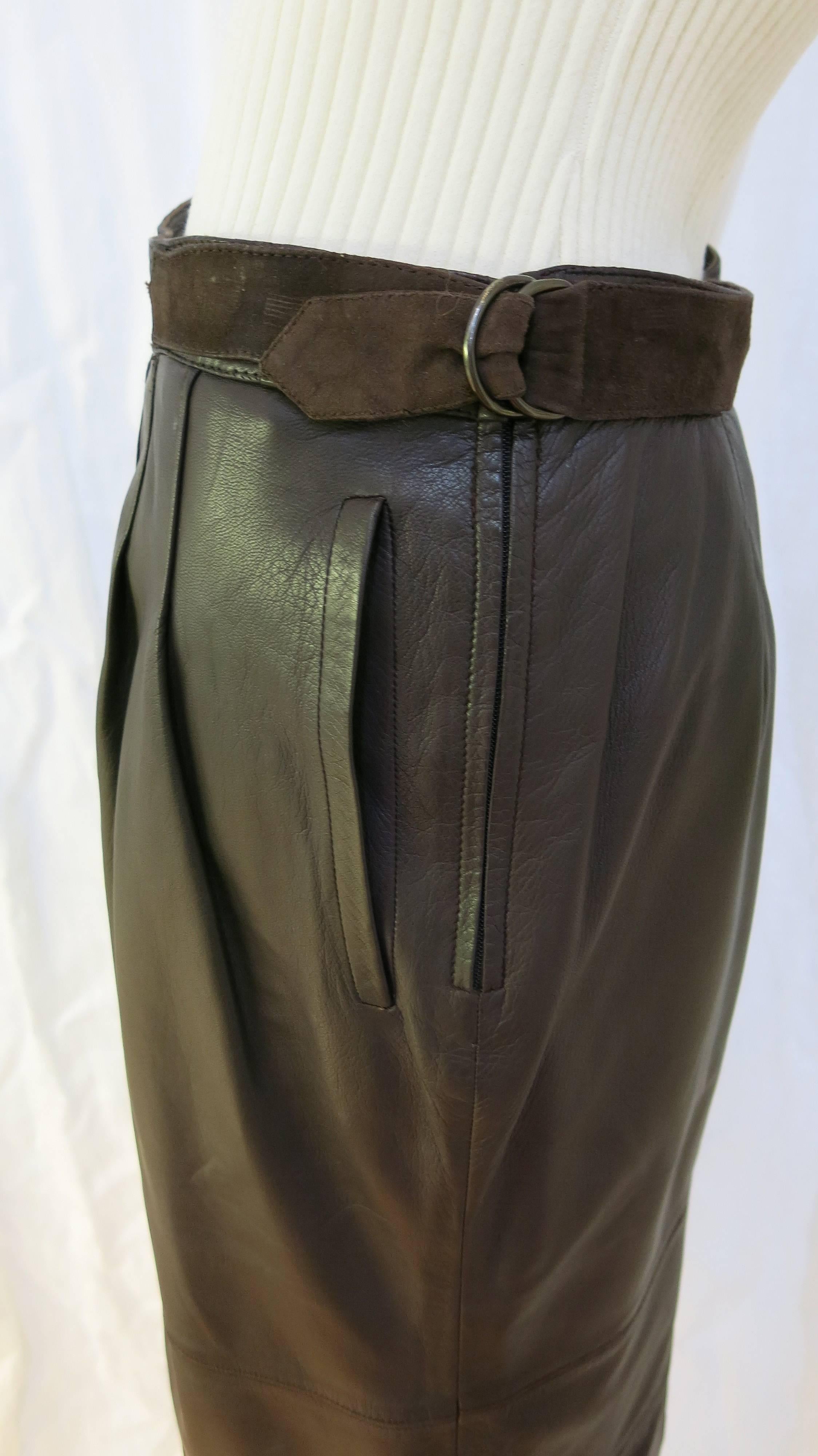 1980s Gucci Knee Length Brown Leather Adjustable Skirt In Excellent Condition For Sale In Brooklyn, NY