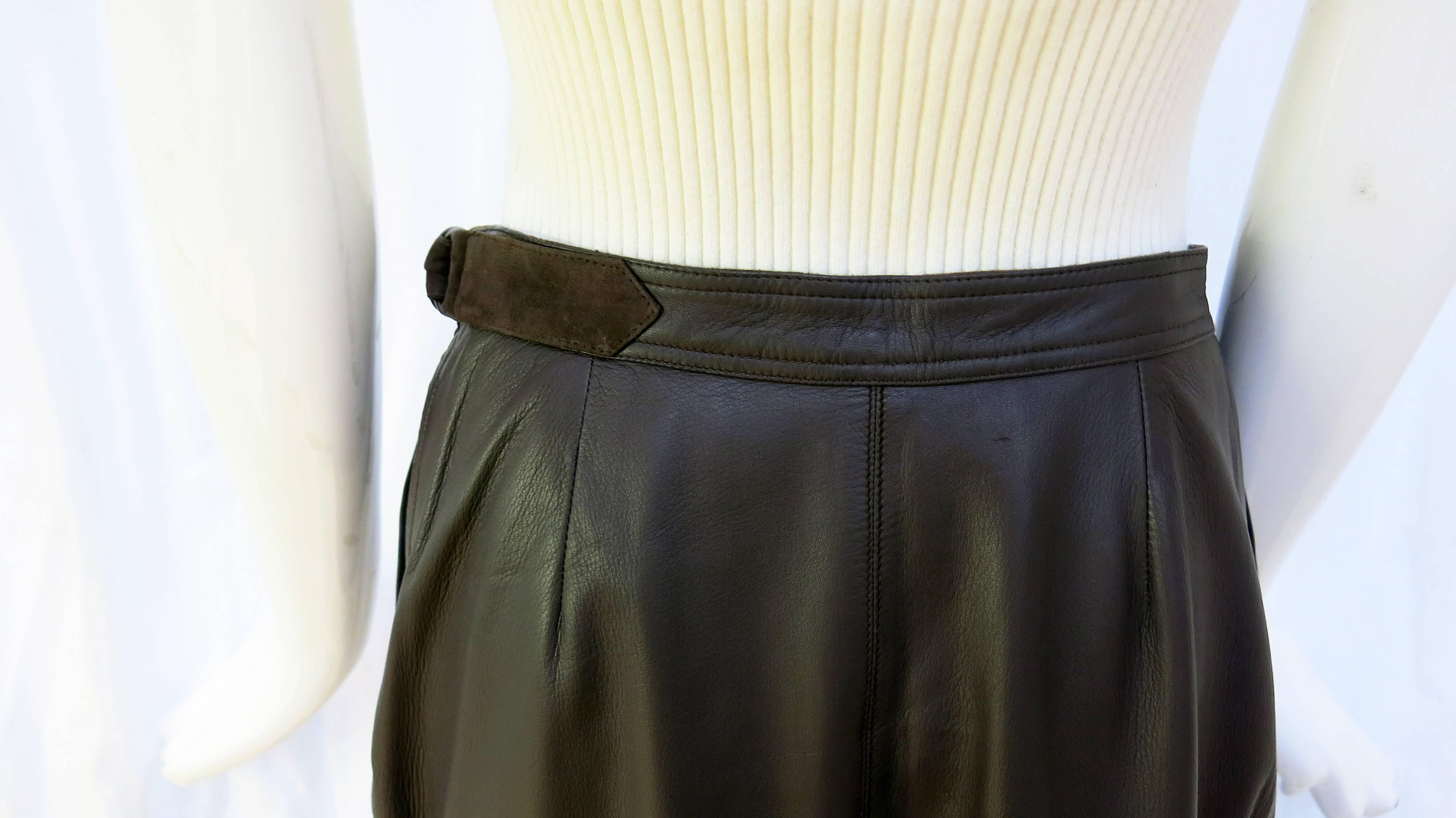 1980s Gucci Knee Length Brown Leather Adjustable Skirt For Sale 1