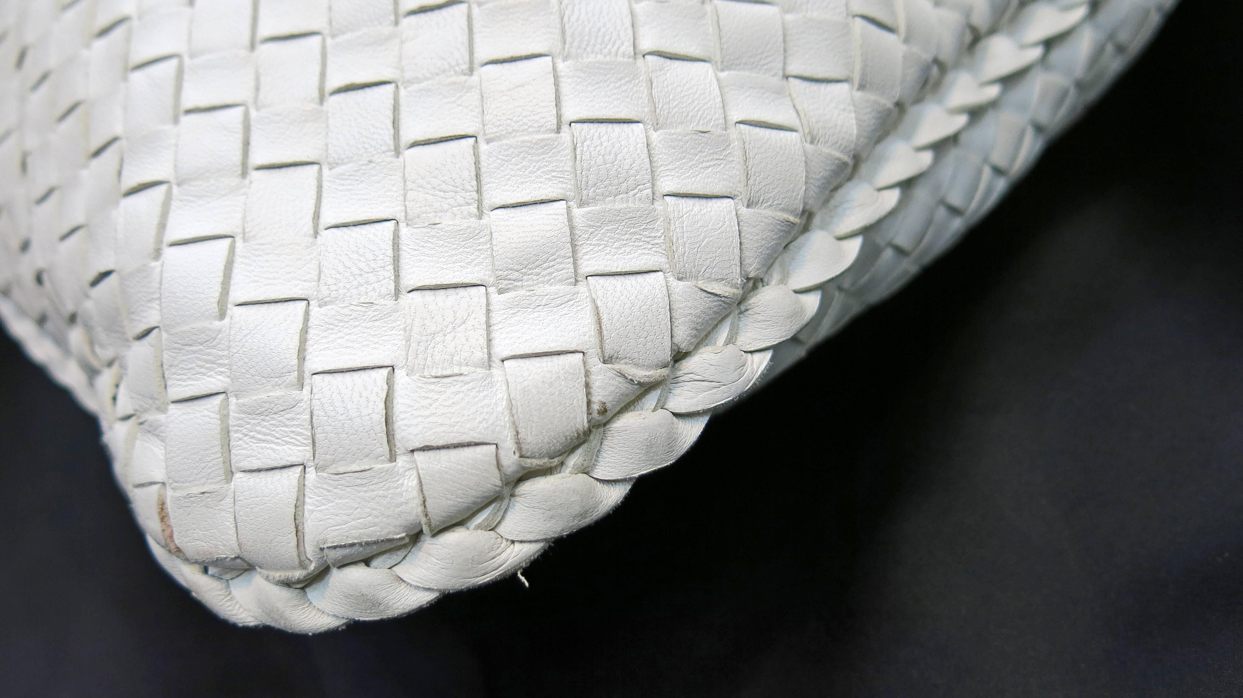 Early 2000's Bottega Veneta White Woven Leather Shoulder Bag In Excellent Condition In Brooklyn, NY