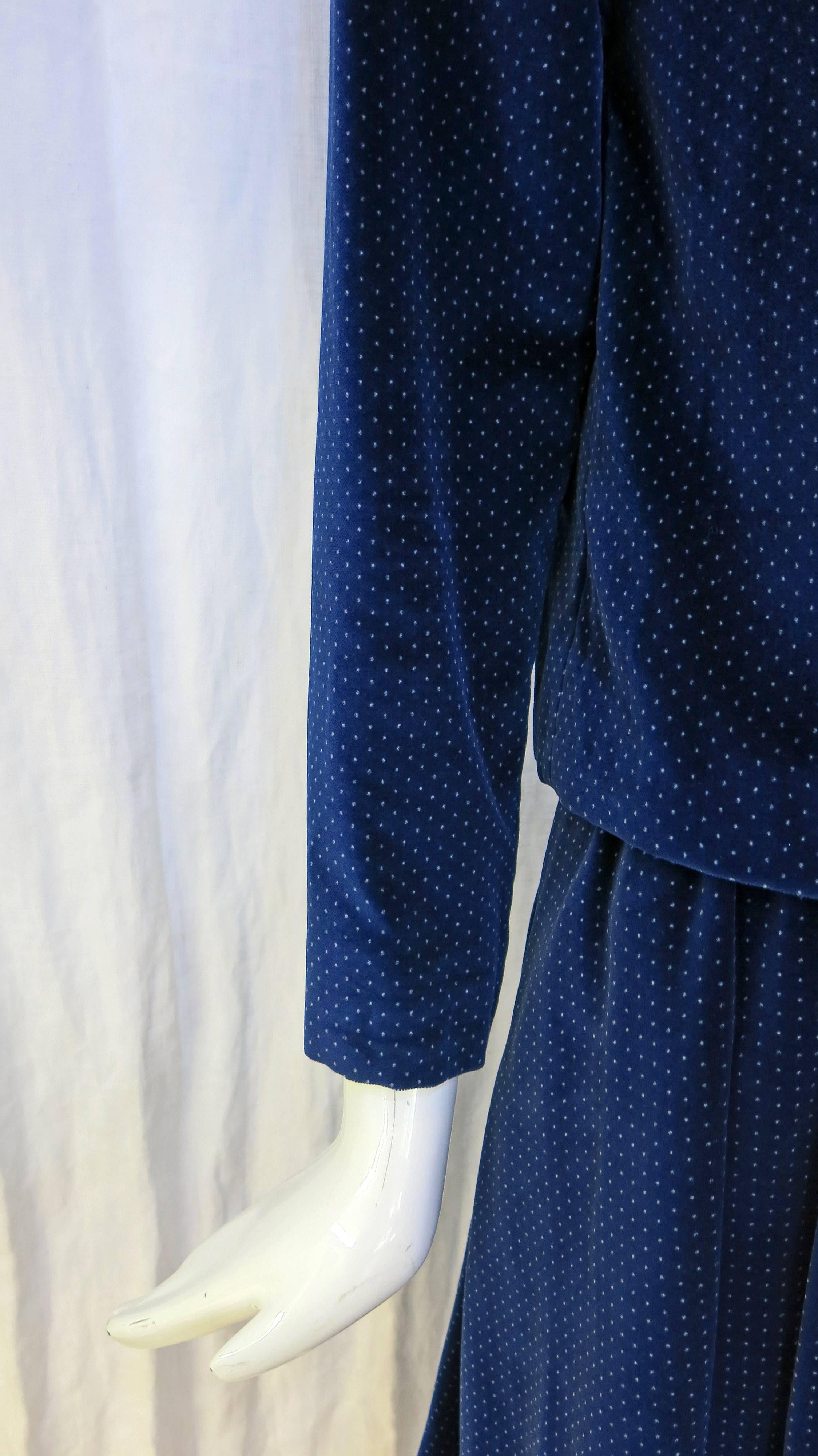 1980s Geoffrey Beene Navy Blue Polka Dot Collarless Blazer and Skirt In Excellent Condition In Brooklyn, NY
