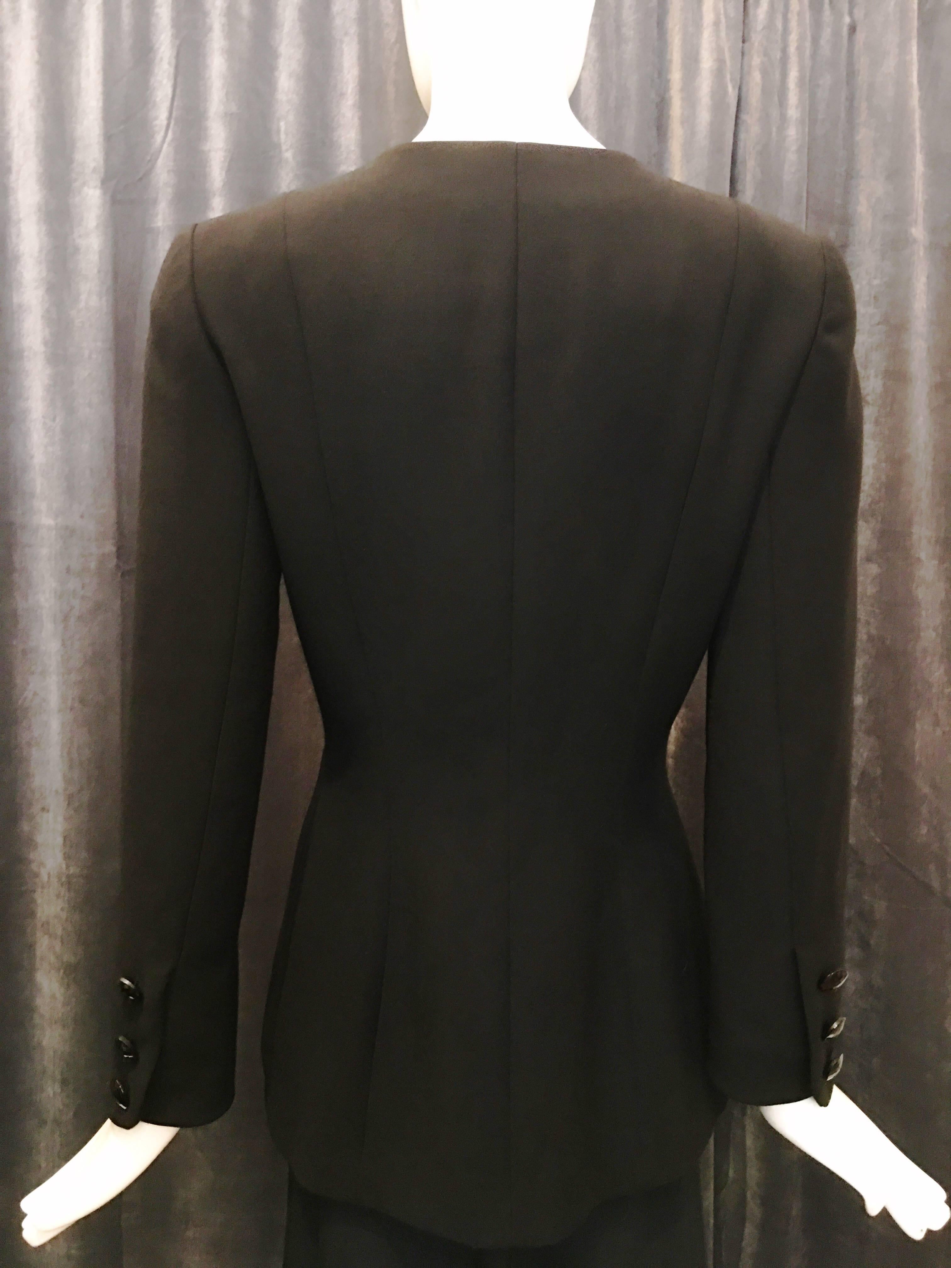 Oscar de la Renta Black Collarless Button Down Blazer In Excellent Condition For Sale In Brooklyn, NY