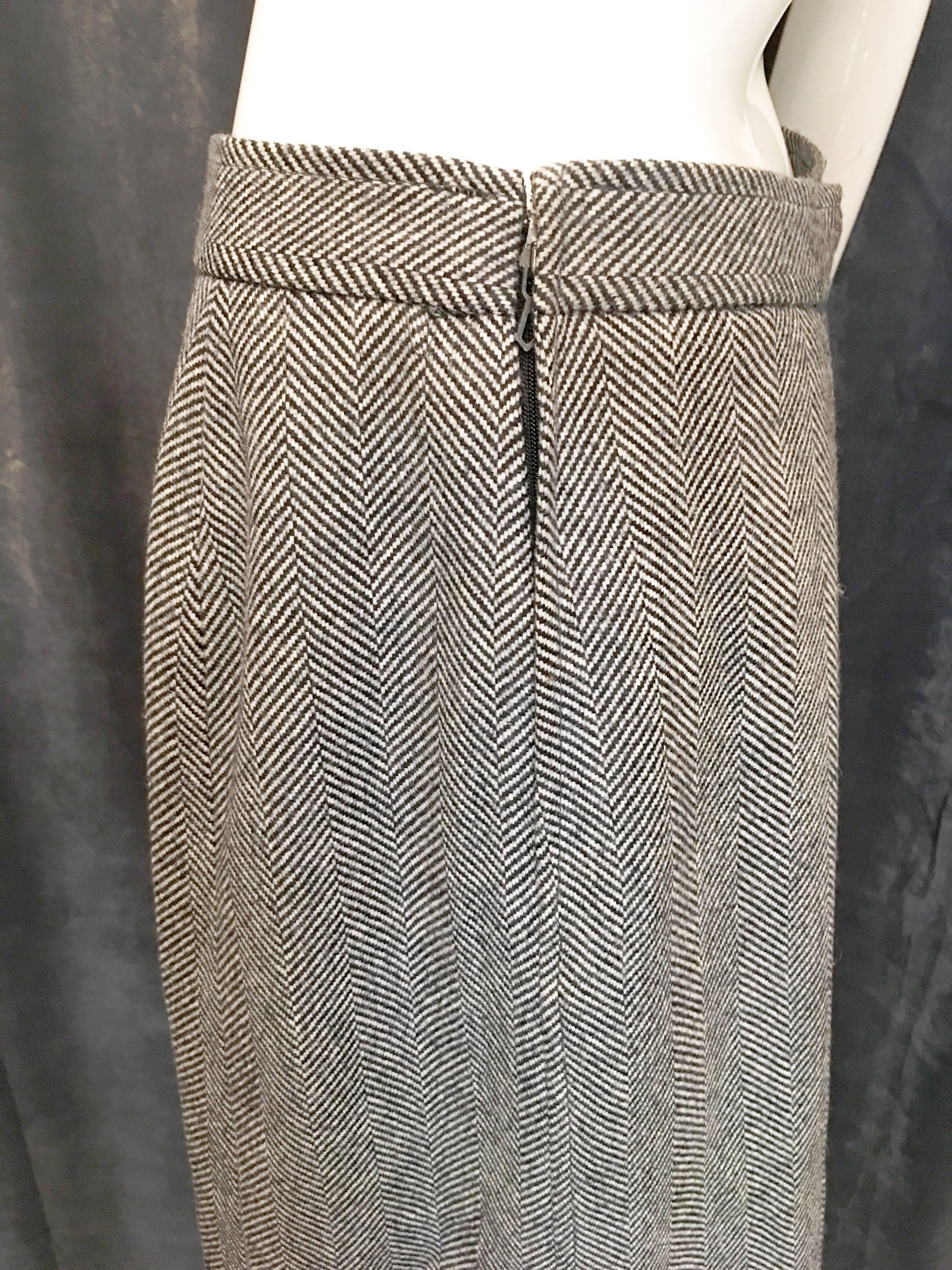 Women's or Men's Guy Laroche Black/White Wool Skirt For Sale