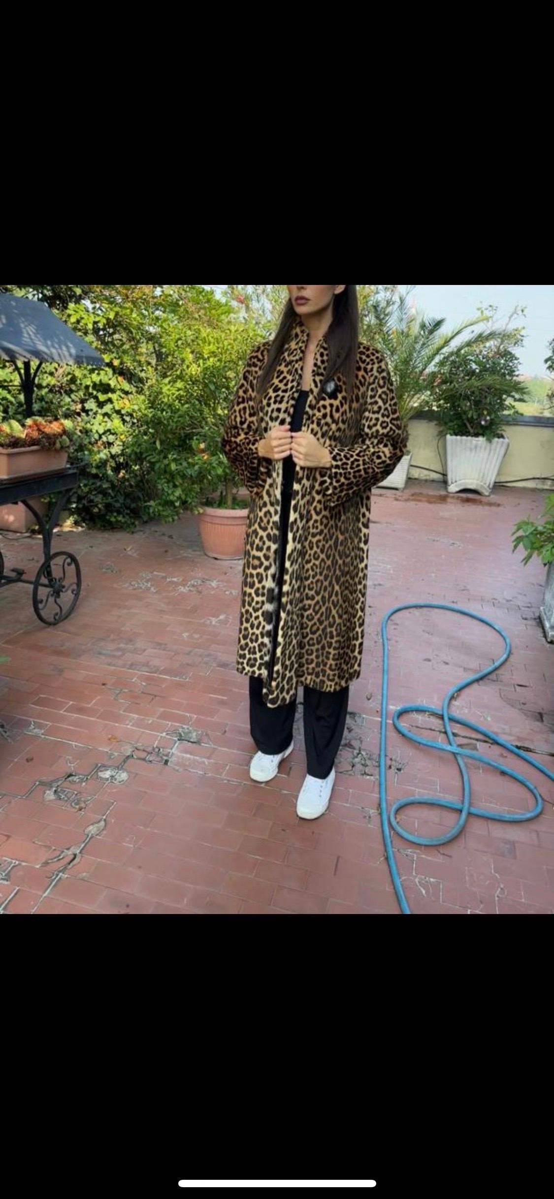 Vintage leopard fur. In Excellent Condition In Carnate, IT