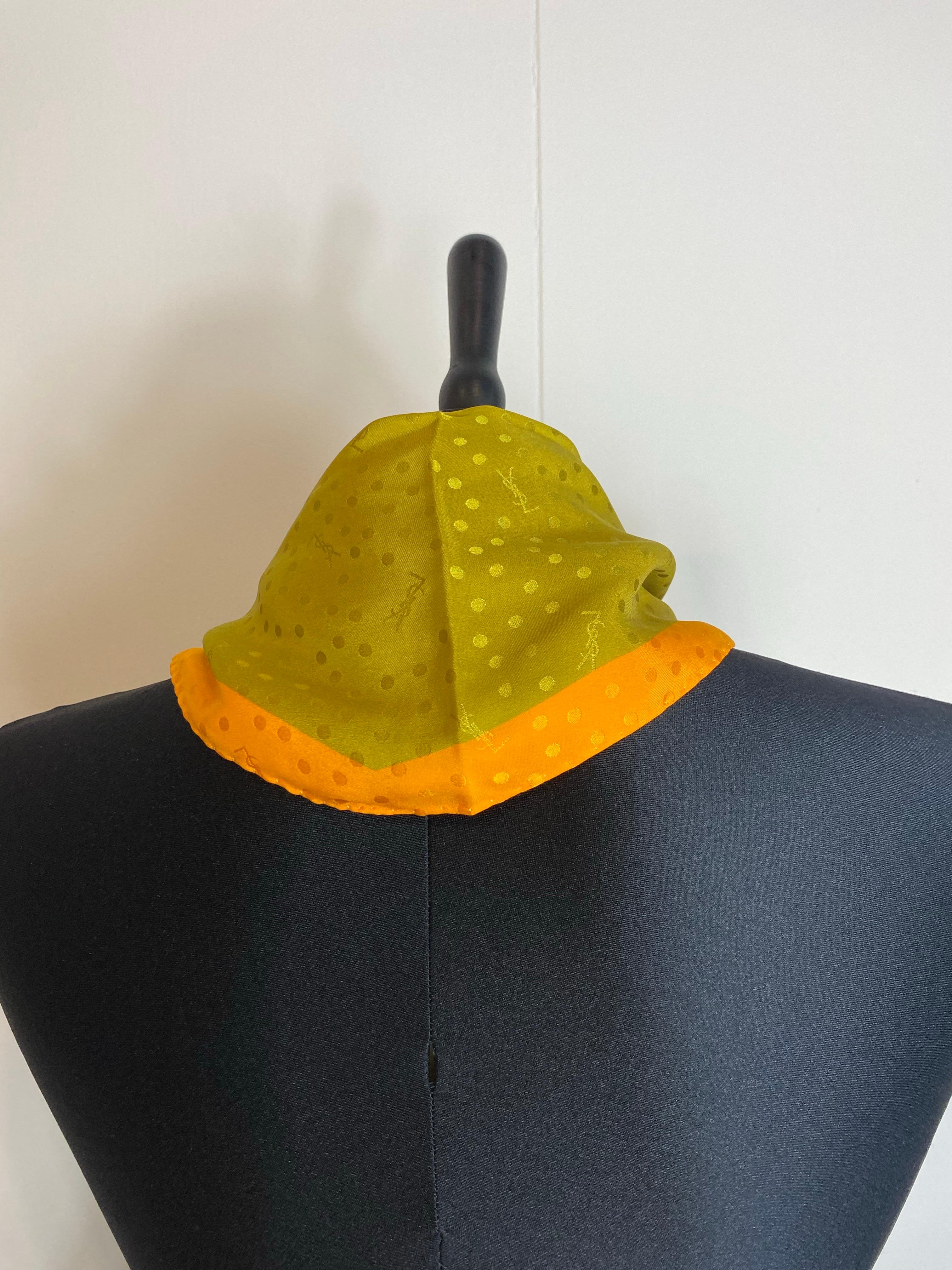 Bandeau Yves Saint Laurent dorato a pois. Naranja en venta