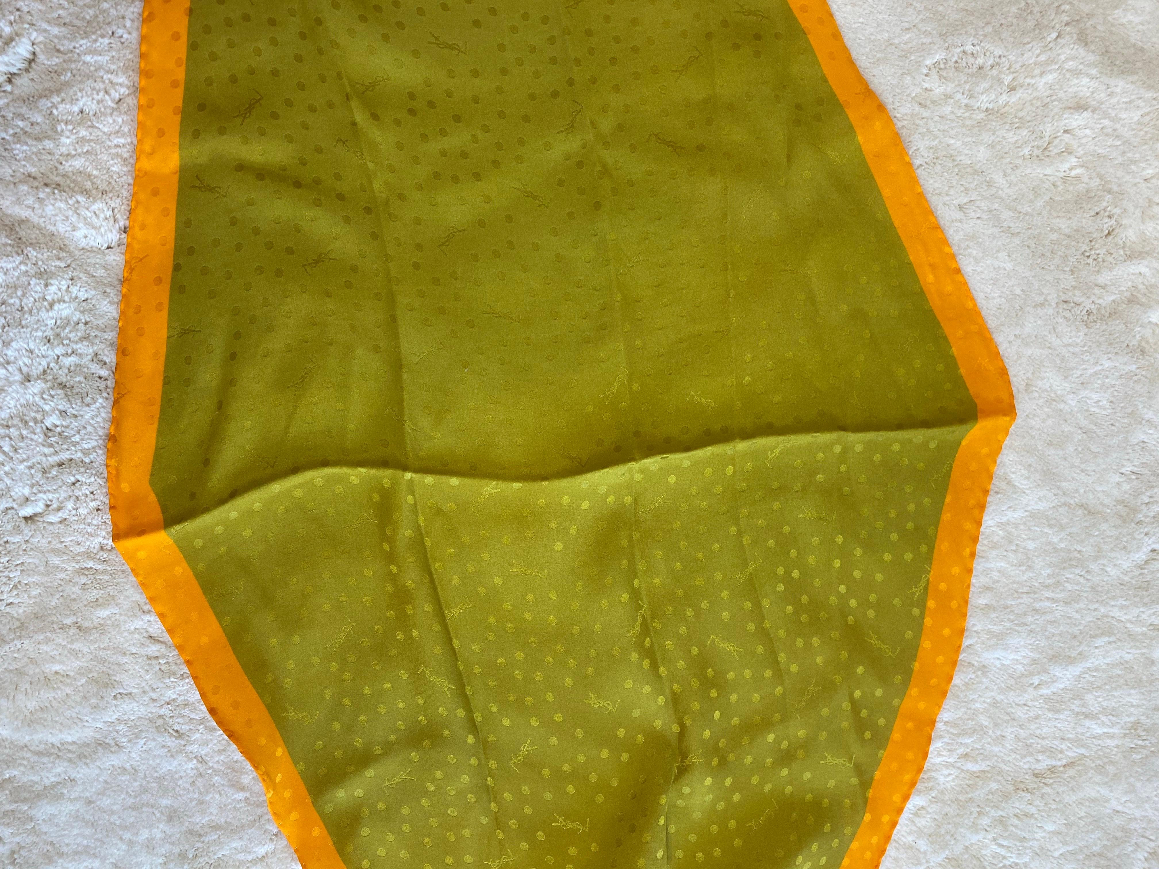 Femenino o masculino Bandeau Yves Saint Laurent dorato a pois. en venta