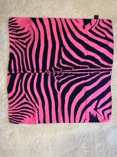 Foulard Saint Laurent zebrato rosa e nero.