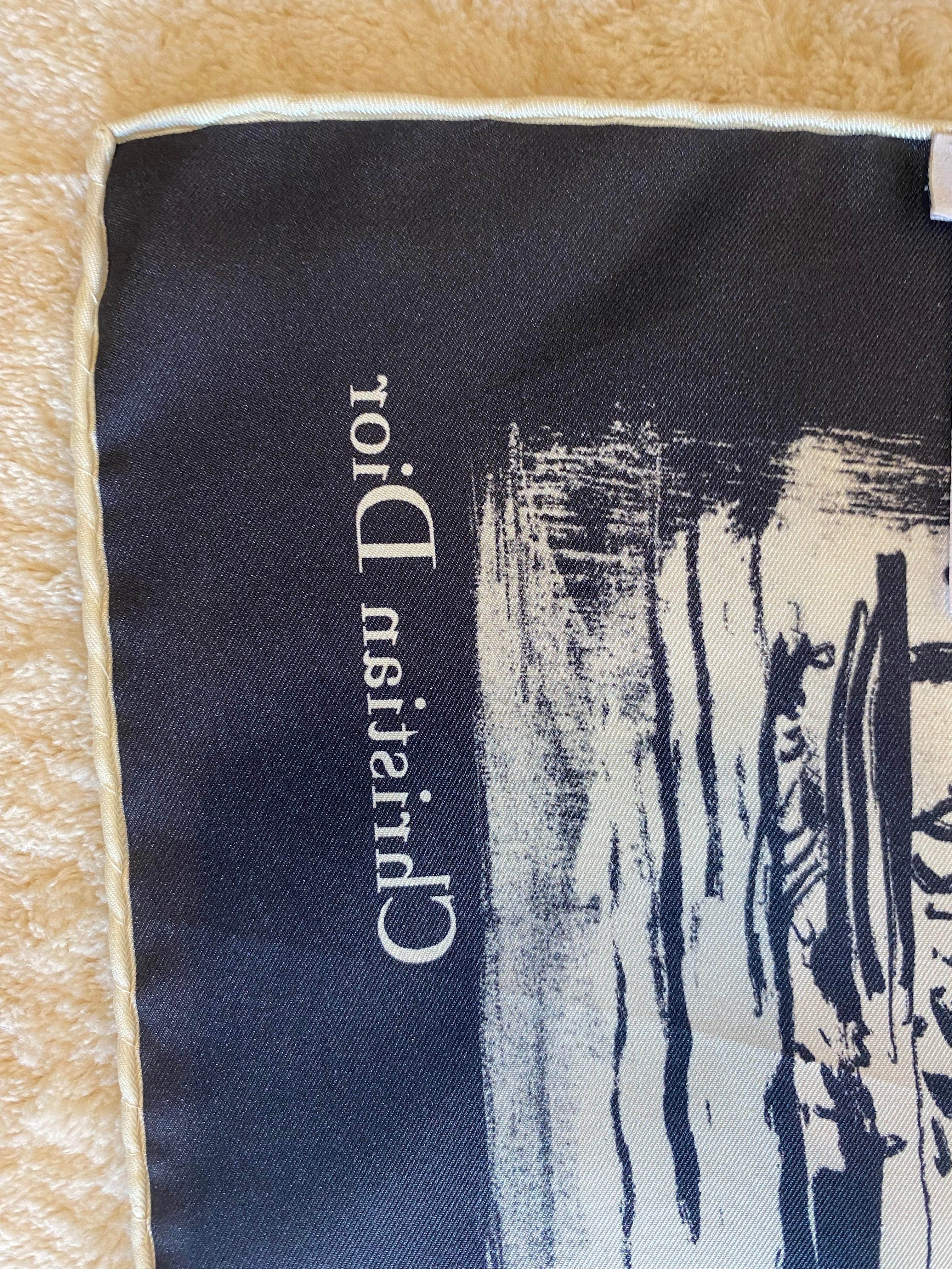 Pañuelo Christian Dior en blanco y negro con detalles de la Torre Eiffel. Gris en venta