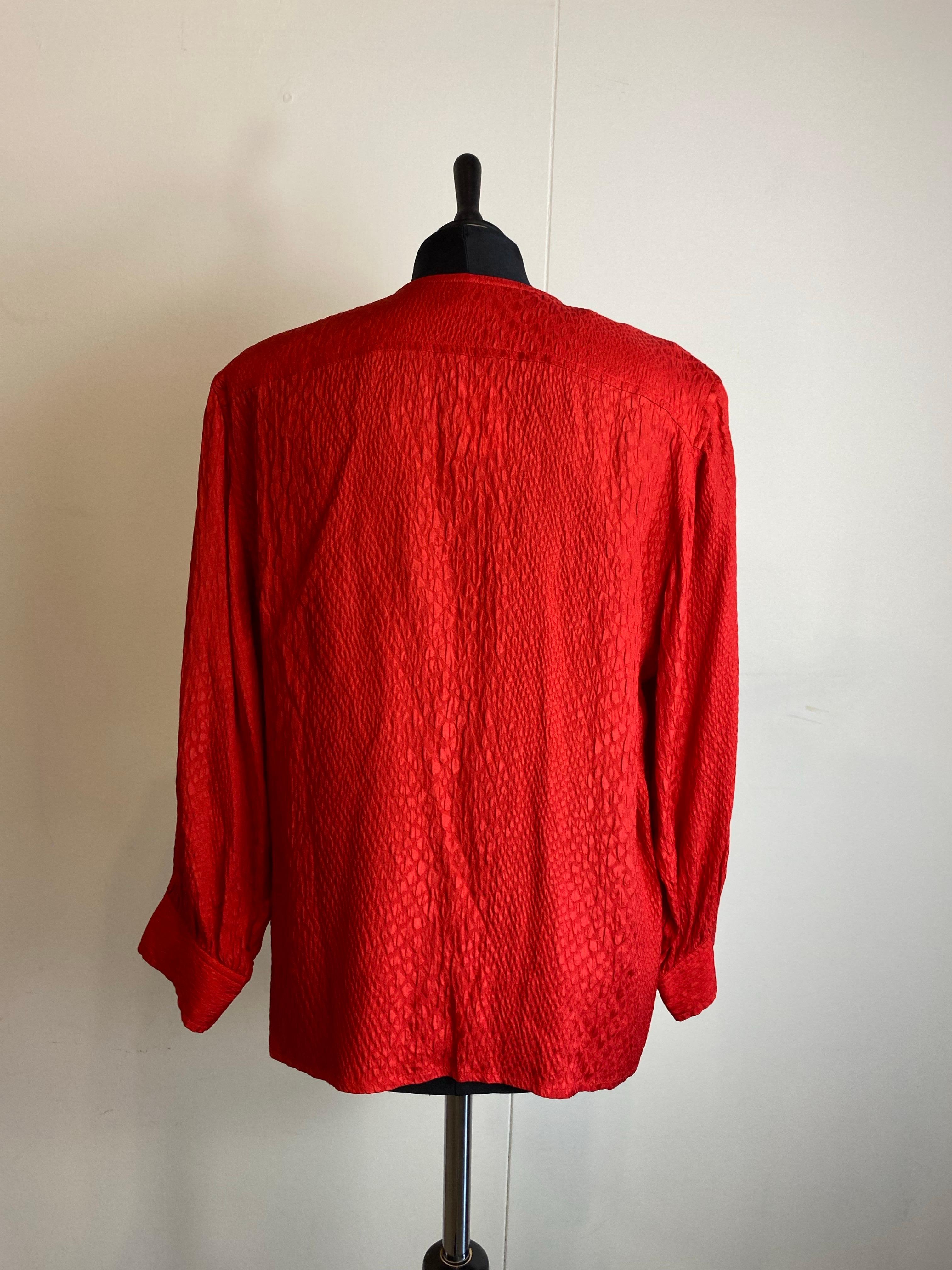 Chemise rouge Yves Saint Laurent. Unisexe en vente
