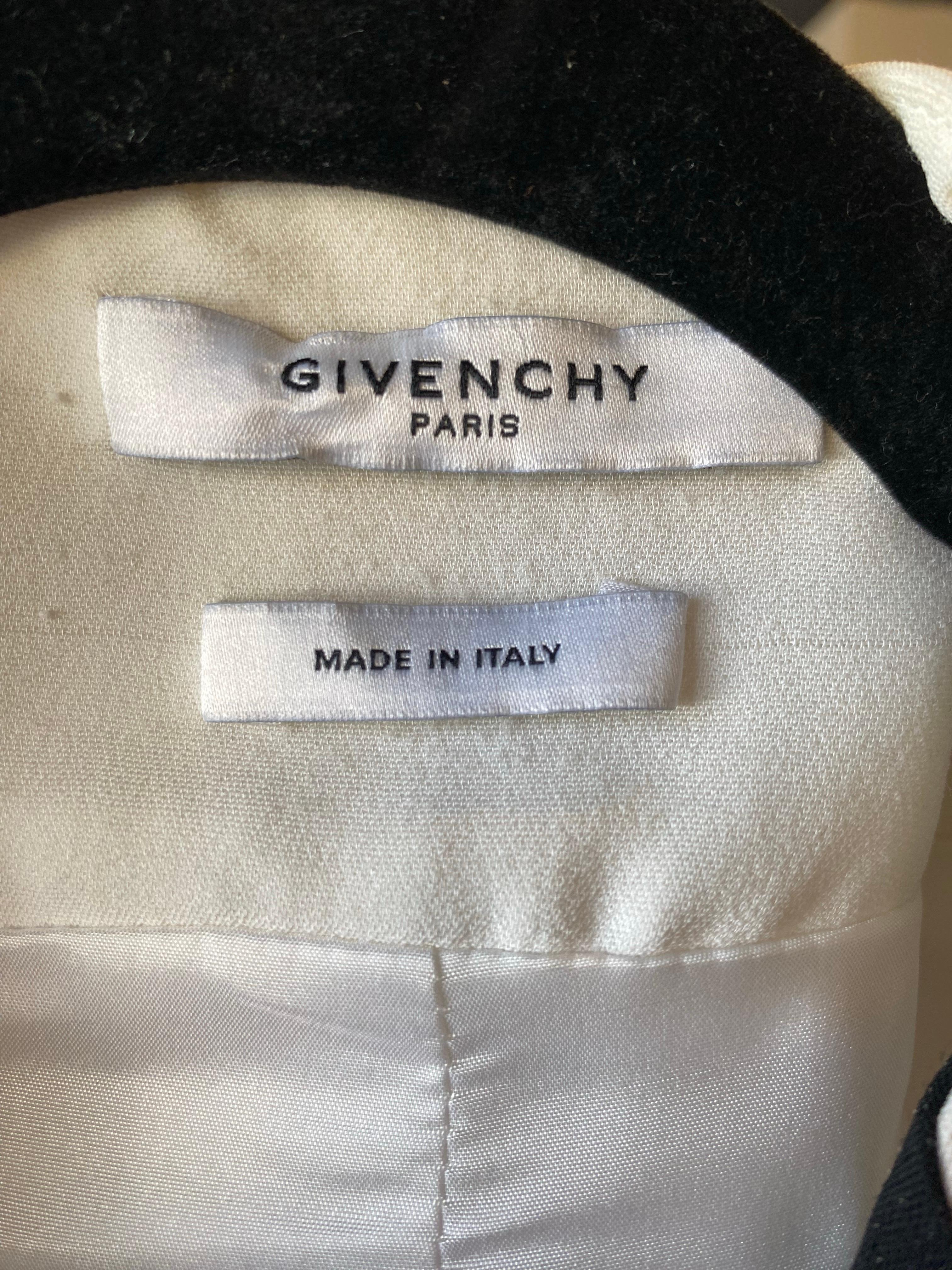 Robe midi blanche à détails noirs de Givenchy. Printemps 2010 en vente 5