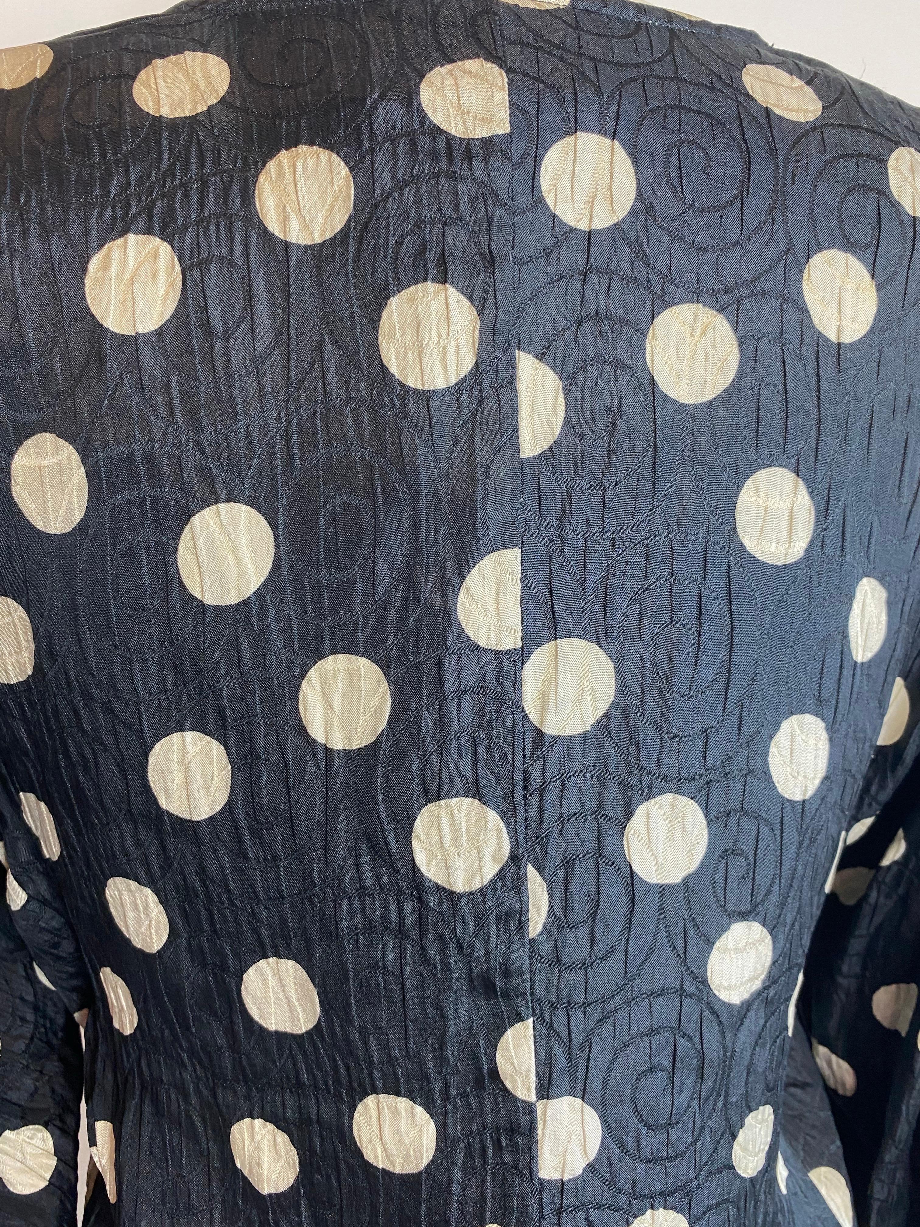 Chemise à pois noirs Yves Saint Laurent. en vente 3