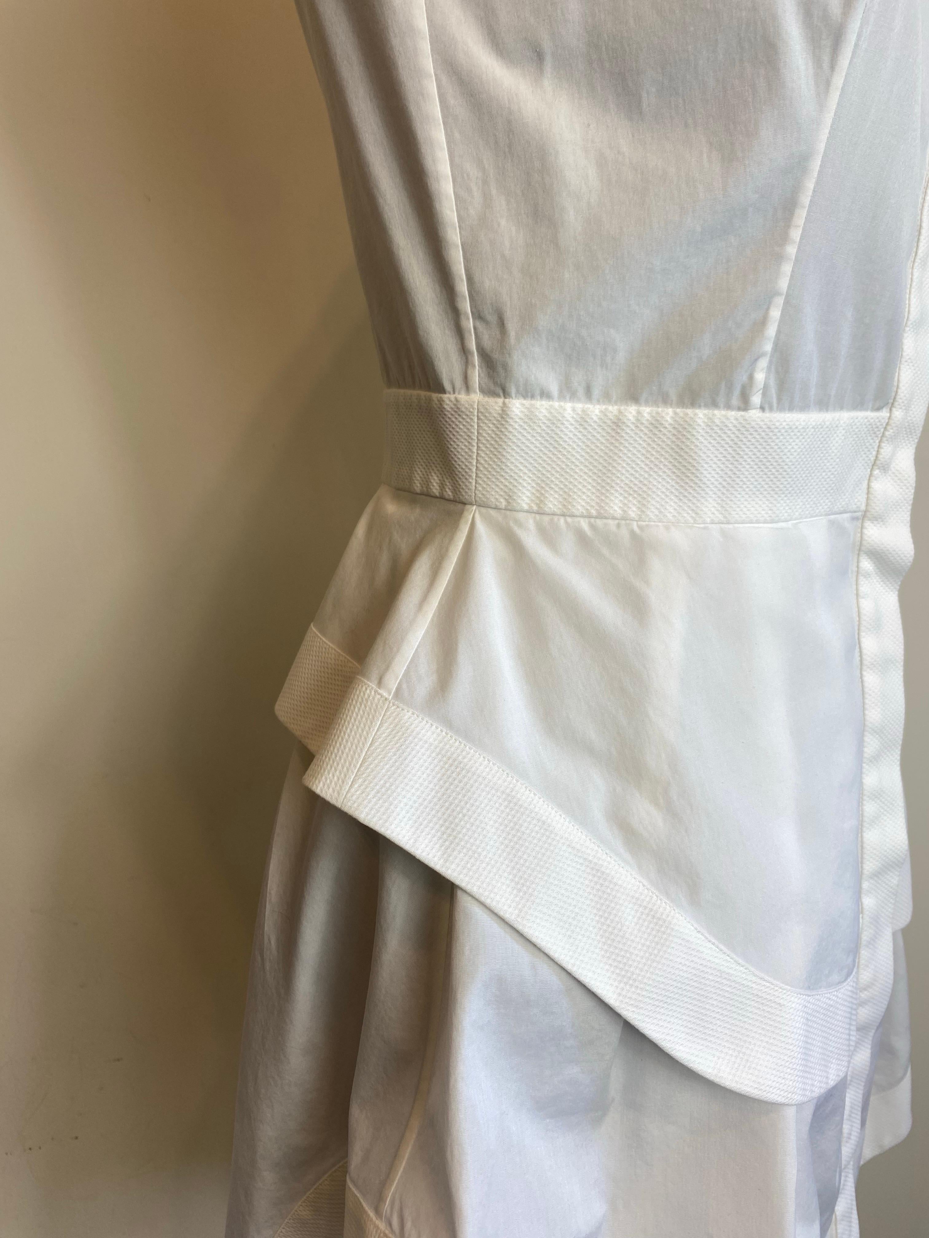 Robe midi blanche Alexander McQueen. Unisexe en vente