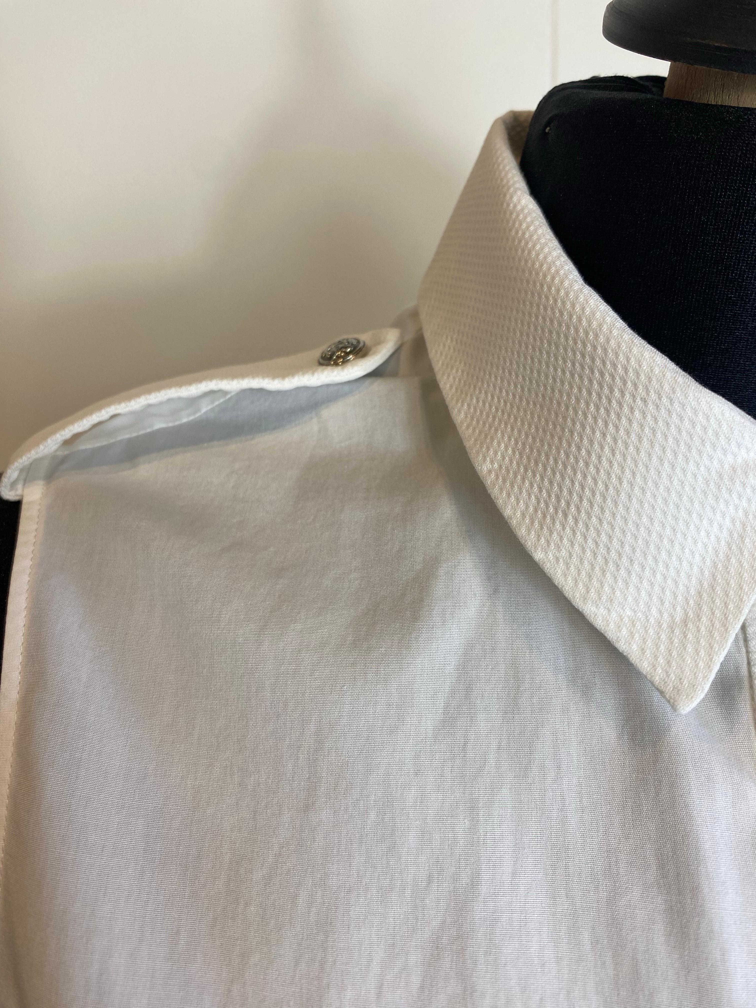 Gris Robe midi blanche Alexander McQueen. en vente