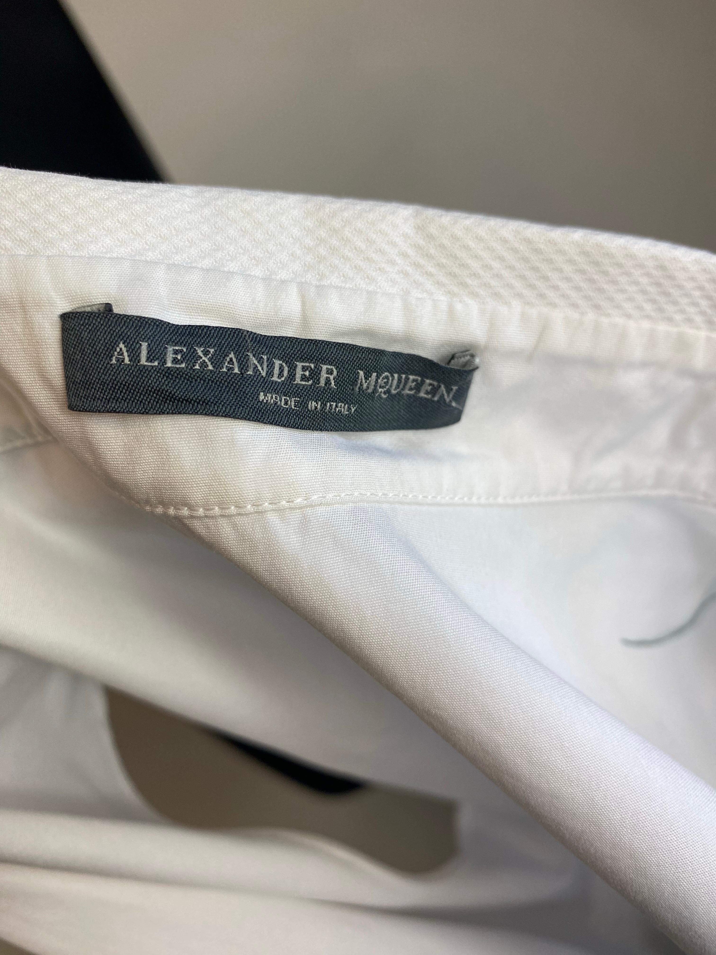 Robe midi blanche Alexander McQueen. en vente 6