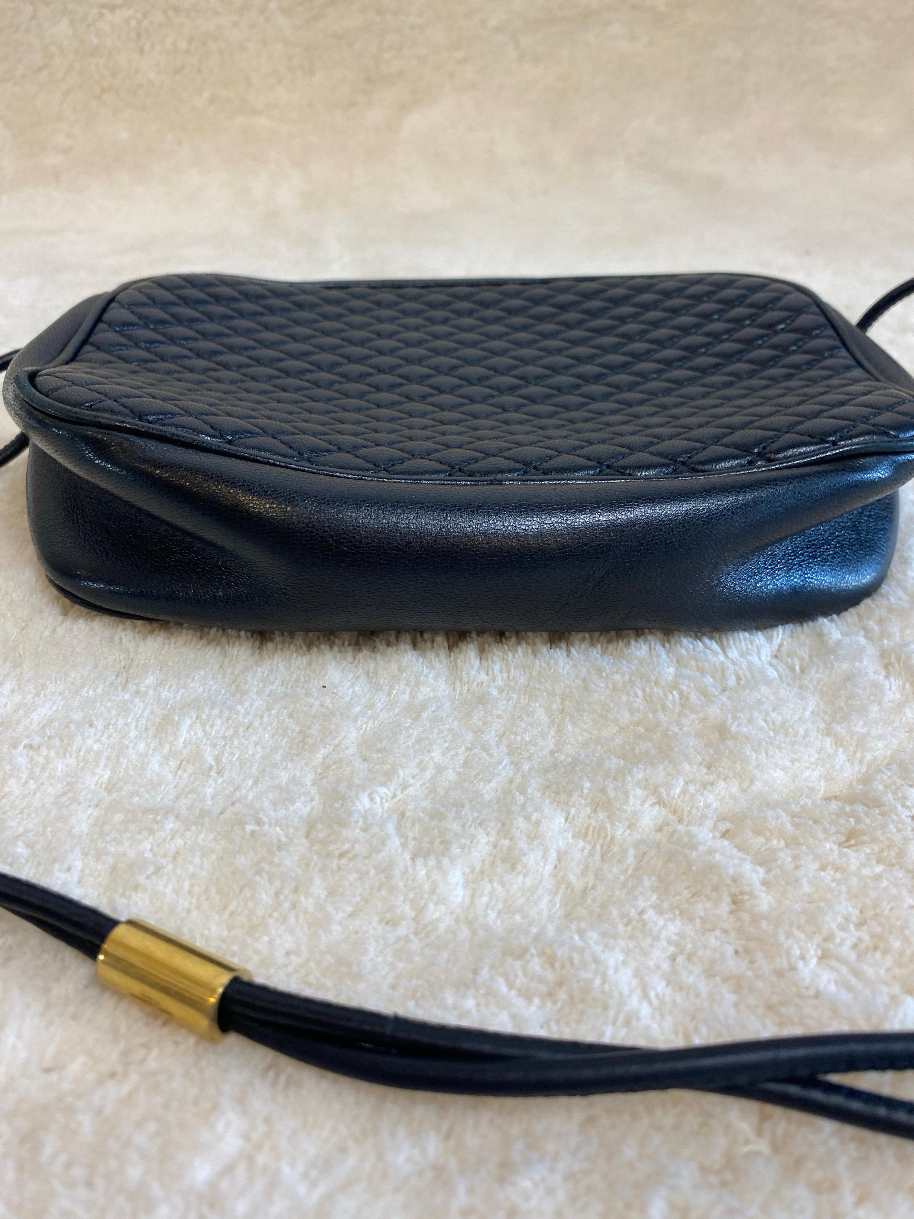 Schwarze Yves Saint Laurent Tasche. im Angebot 1