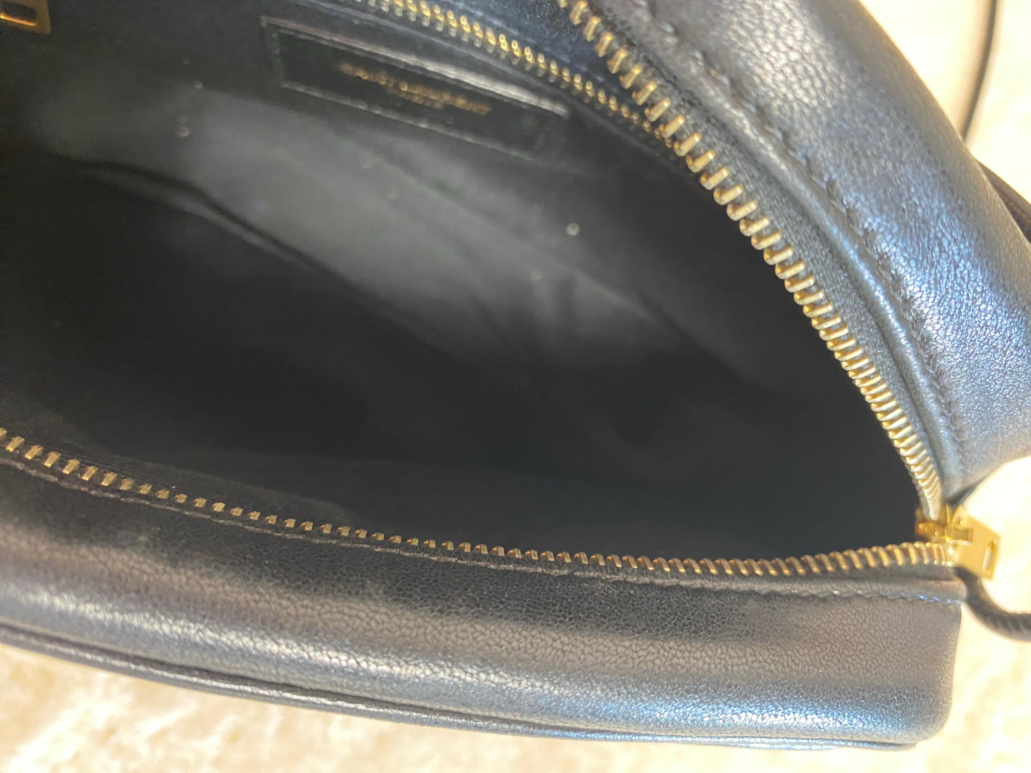 Schwarze Yves Saint Laurent Tasche. im Angebot 3