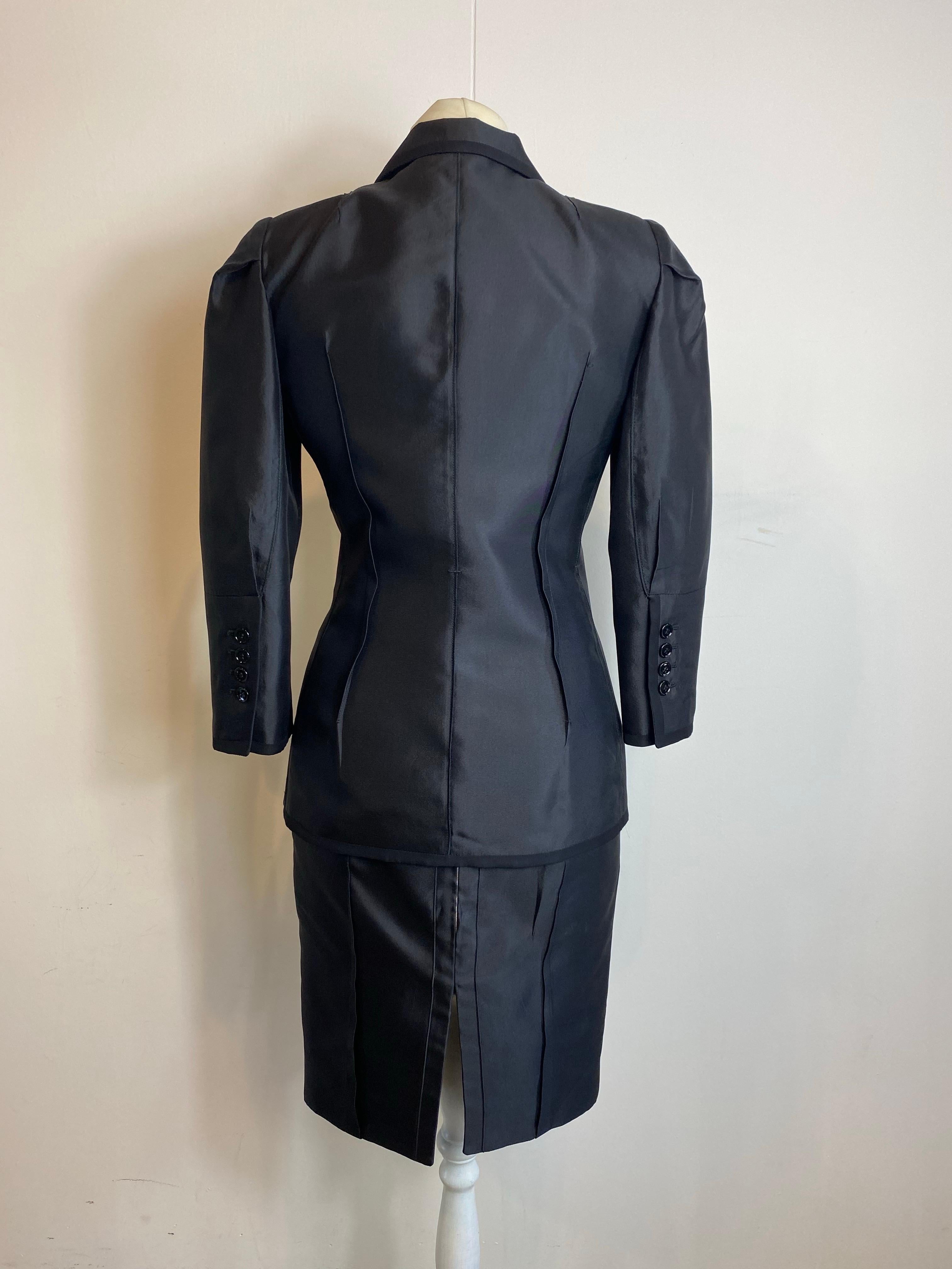 Conjunto de blazer y falda Dolce & Gabbana. en venta 1