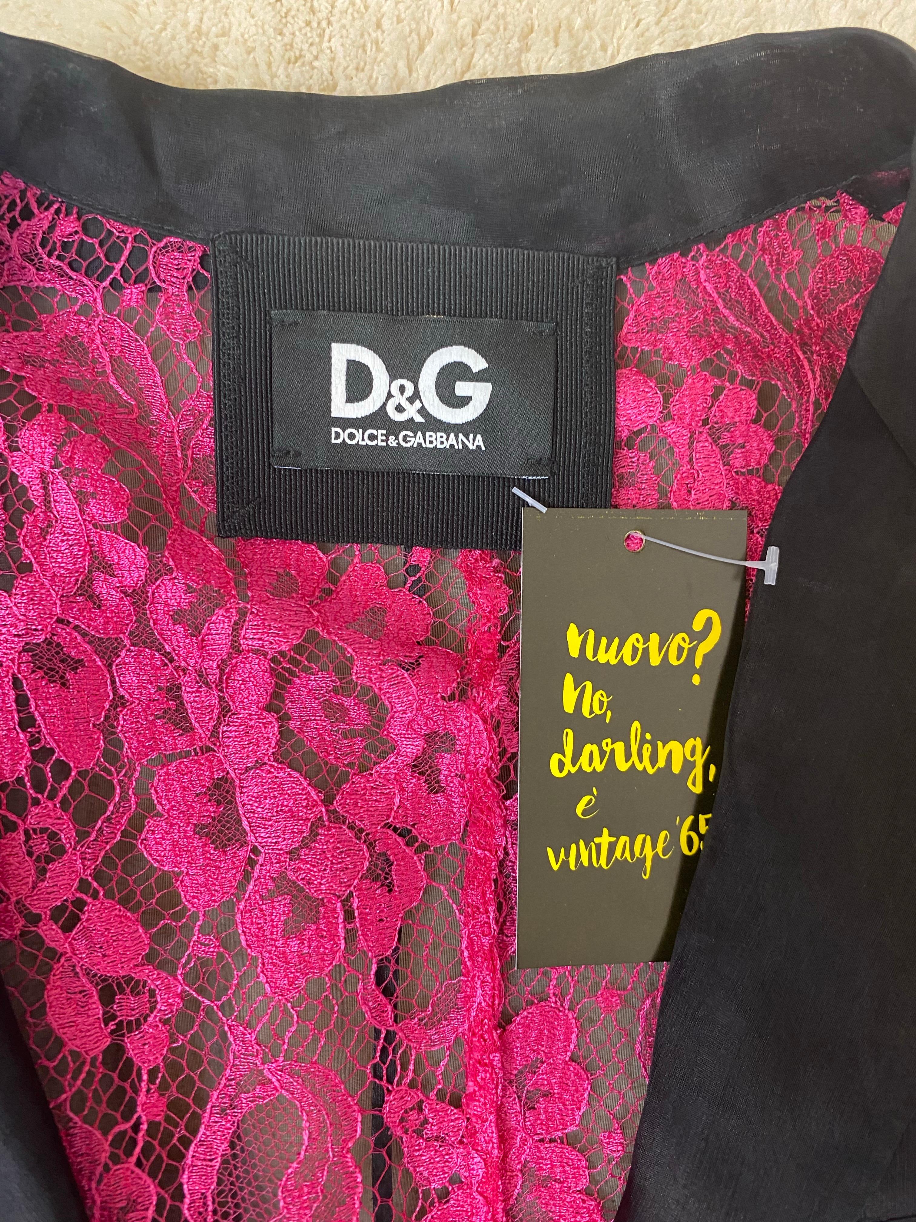 Blazer in pizzo rosa e nero Dolce & Gabbana. in vendita 4