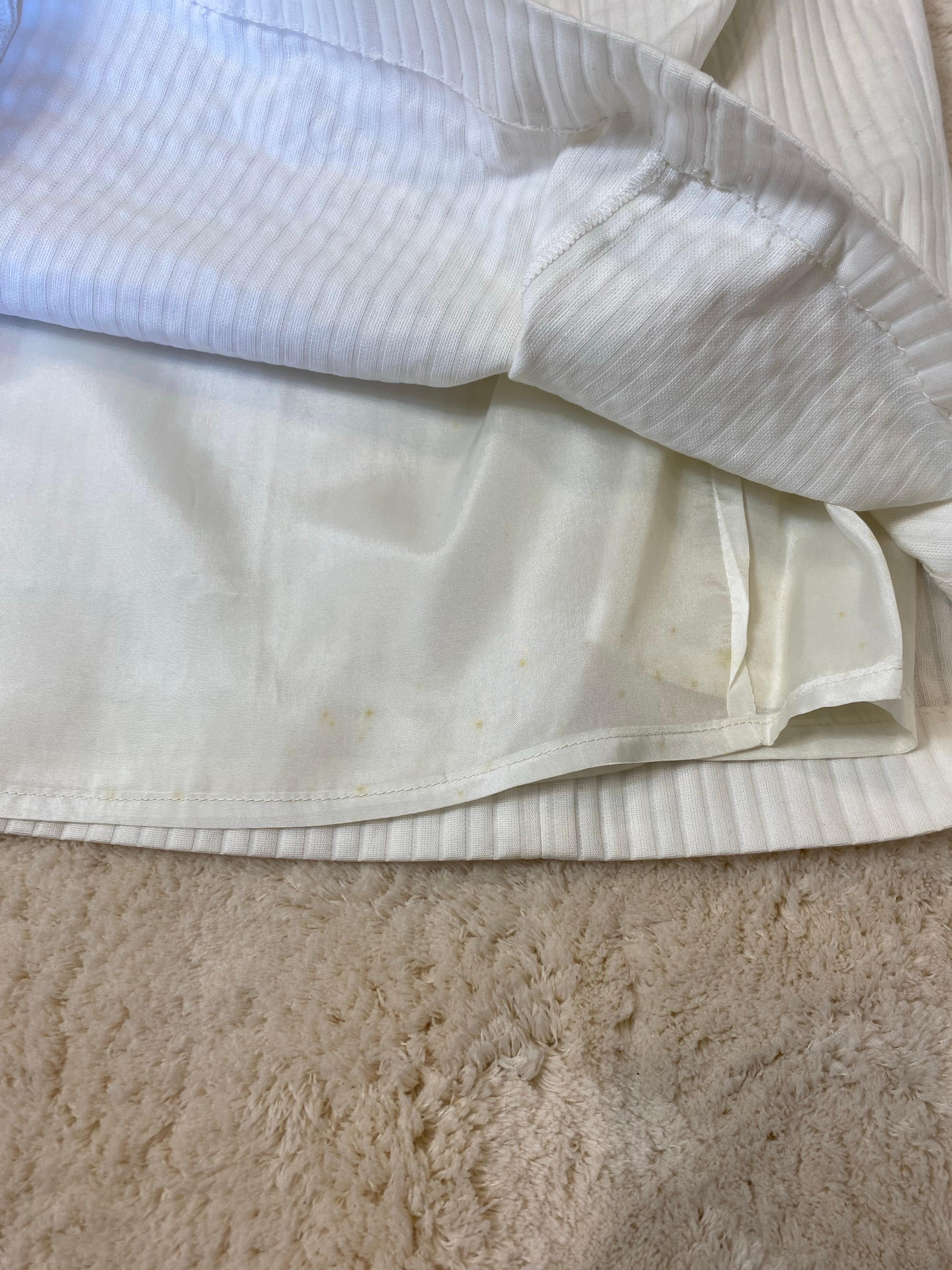 Falda Céline blanca con botones dorados. en venta 2