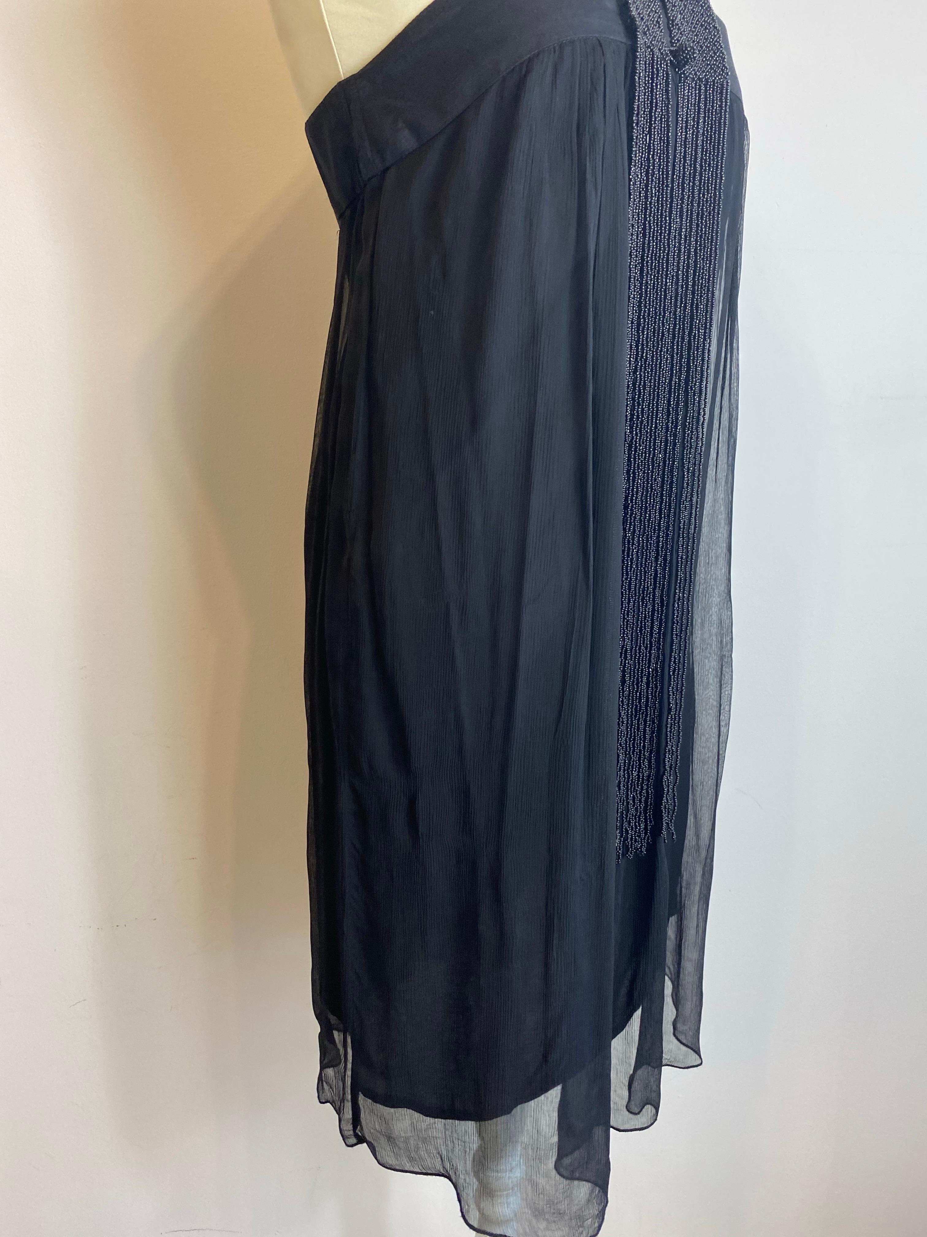 Schwarzes perlenbesetztes Midikleid von Kookai. im Angebot 1