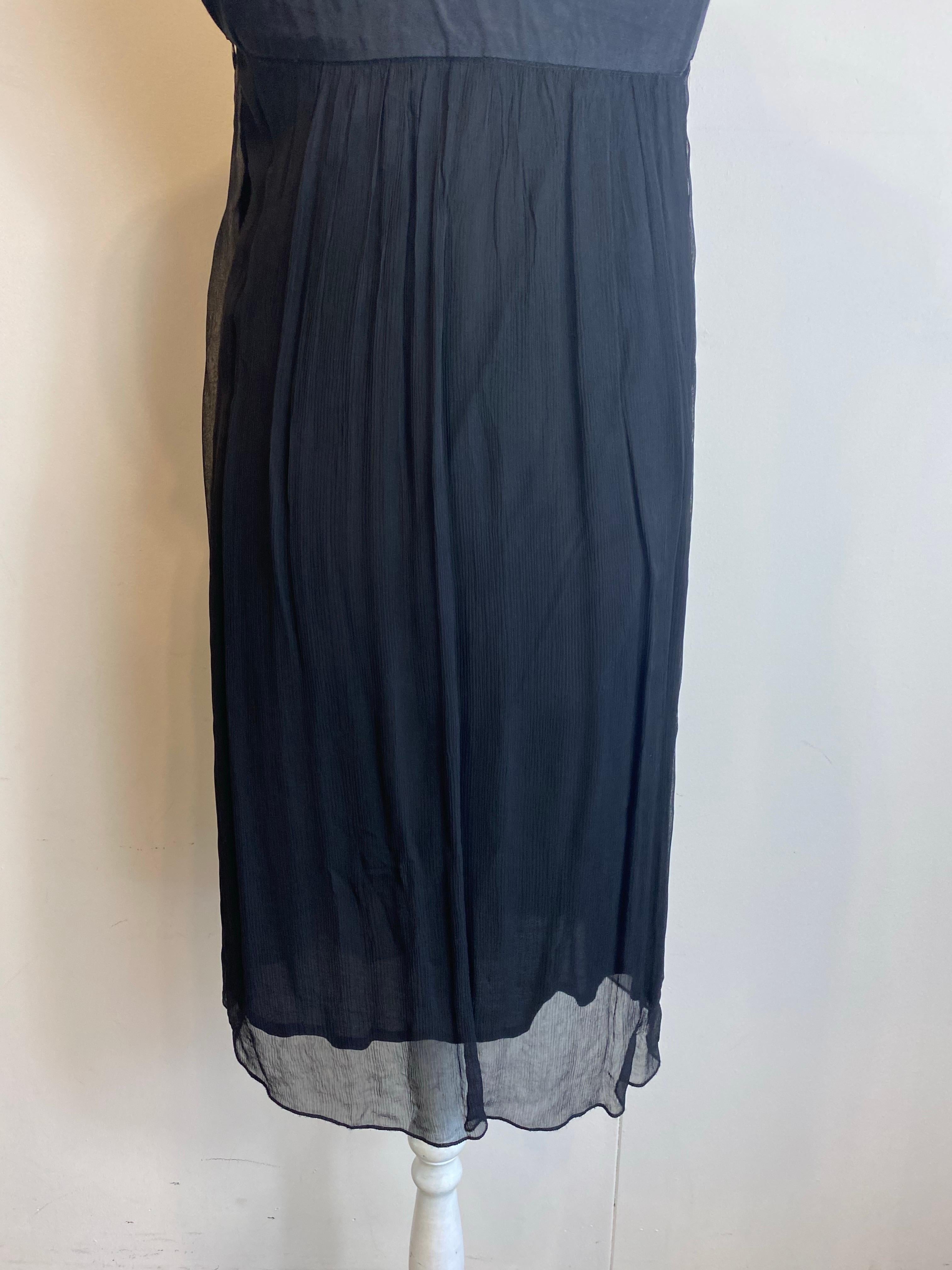 Schwarzes perlenbesetztes Midikleid von Kookai. im Angebot 3