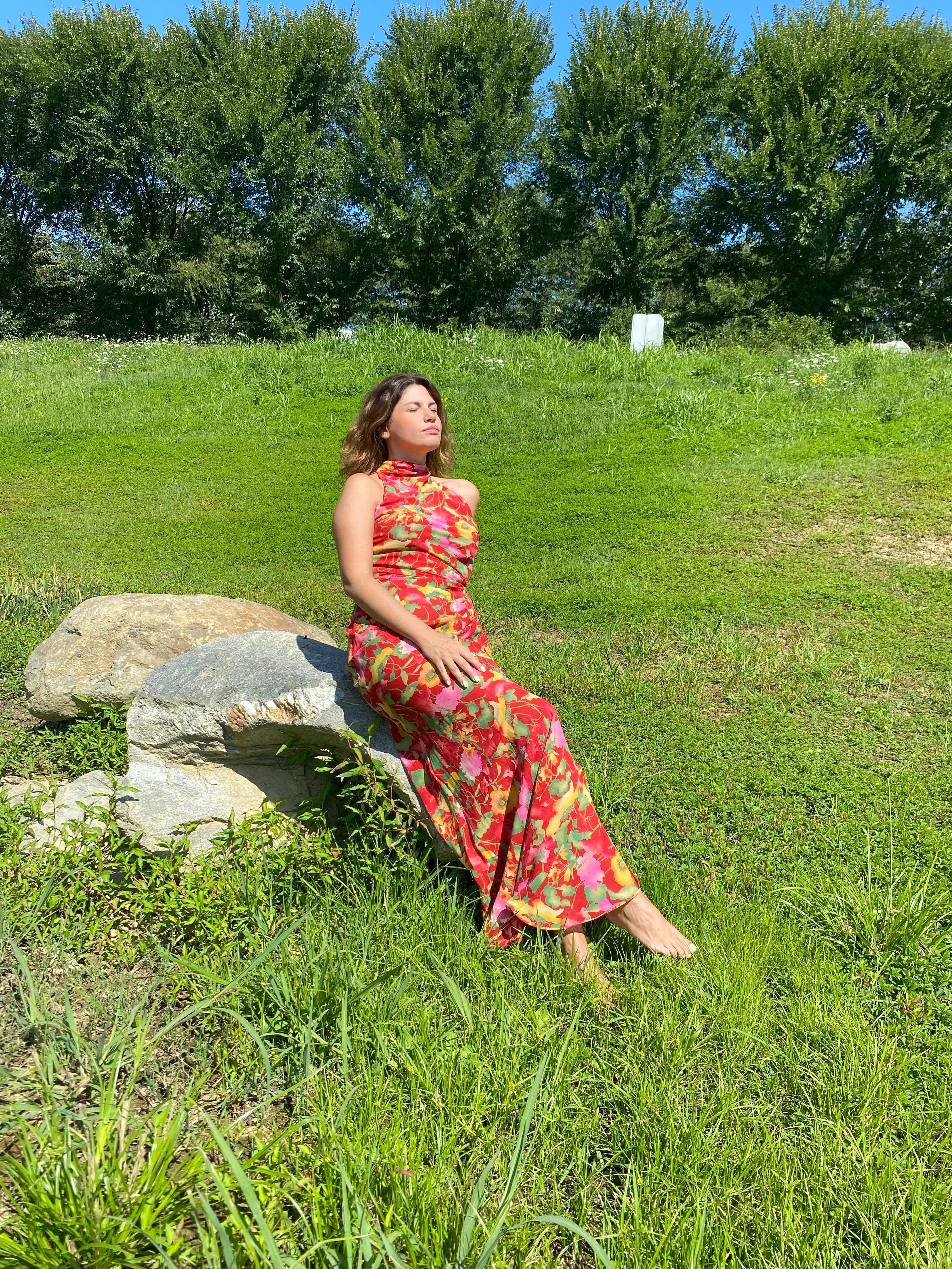 Valentino Boutique robe rouge avec détails floraux. en vente 7
