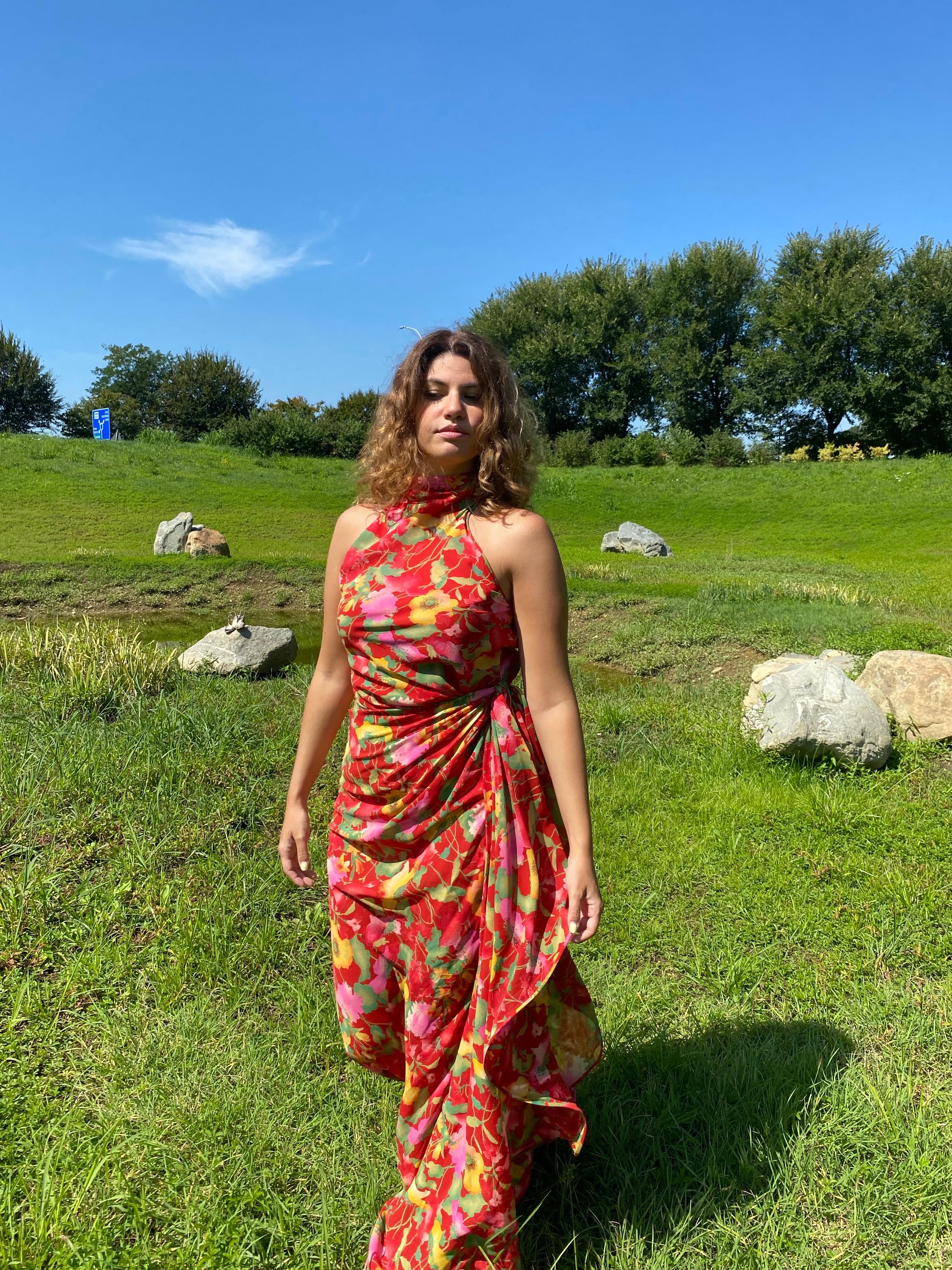 Valentino Boutique robe rouge avec détails floraux. en vente 10