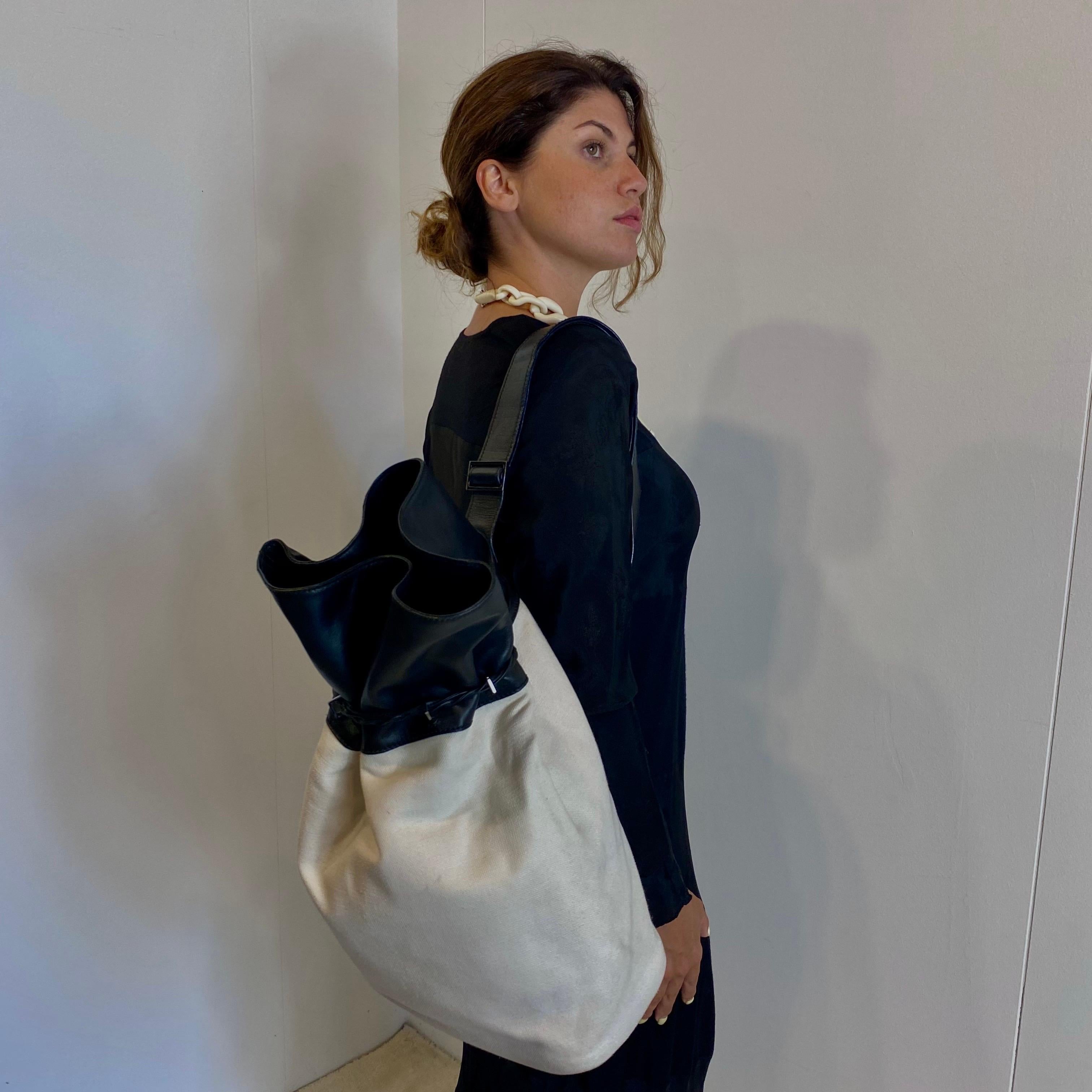 Yves Saint Laurent zaino monospalla bianco e nero in vendita 8