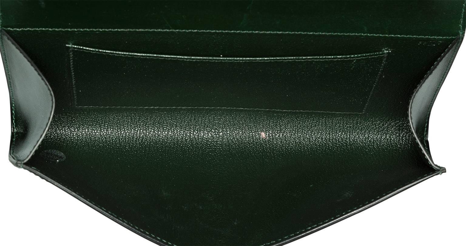 Women's Hermes 23cm Vert Fonce Calf Box Leather Medor Clutch Bag with Gold Hardware For Sale