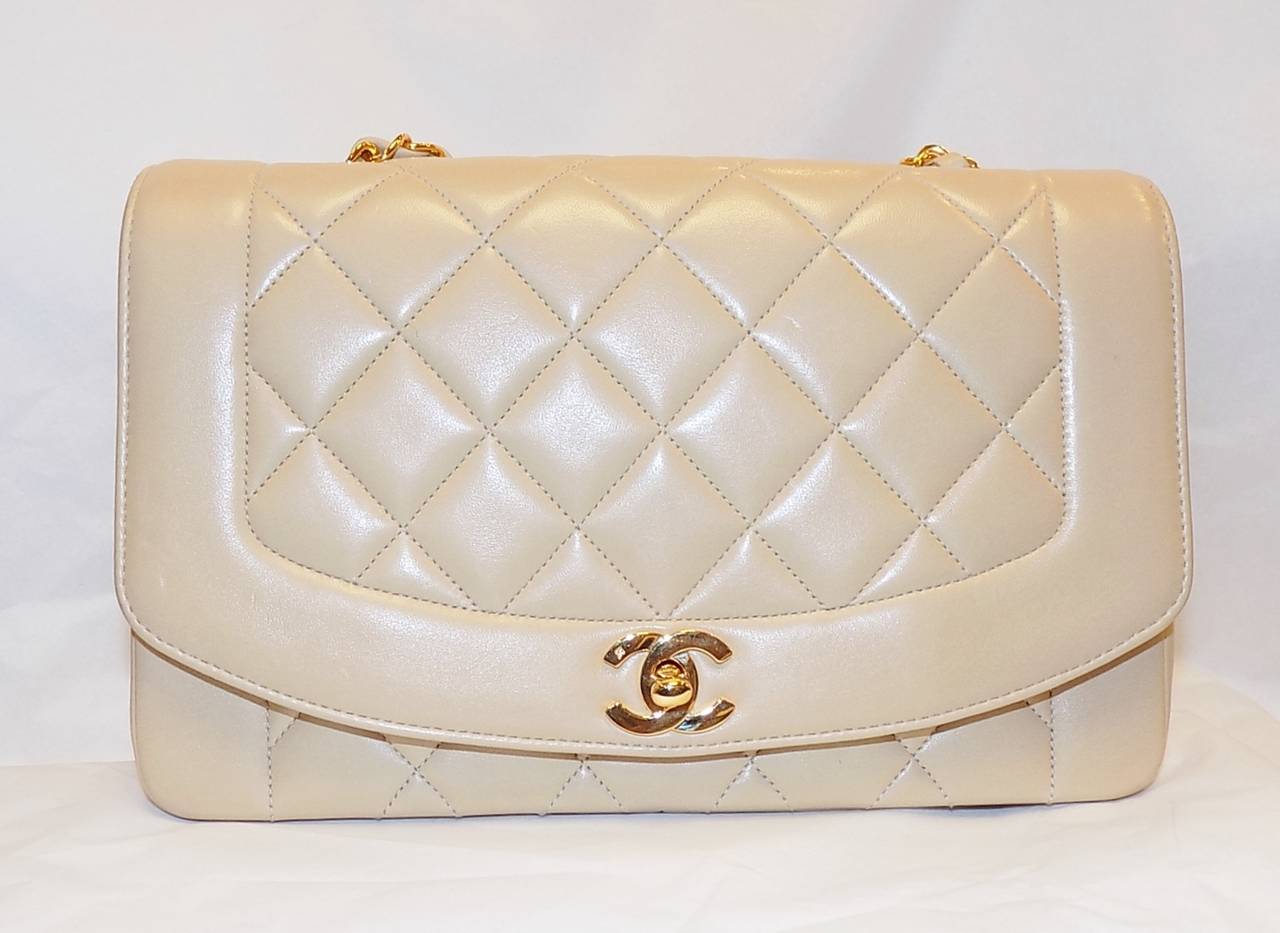 Perfect spring / summer bag !!!Stunning color of this Chanel Vintage Flap Bag.  It is the most heavenly shade of golden butter-cream lamb skin . Mint - condition.  Photos are of the actual bag you will receive.This n bag was ever used!!

Exterior: