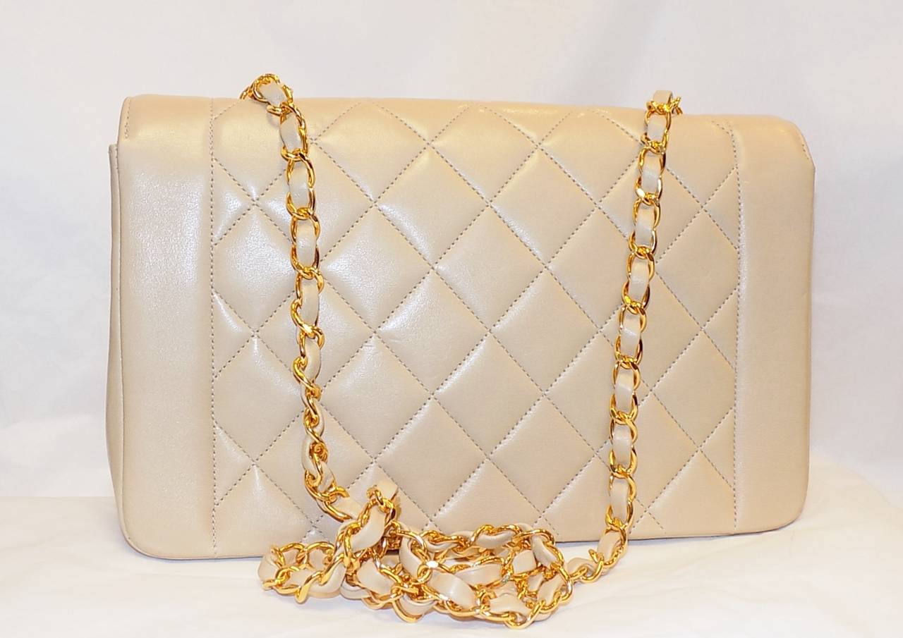 Authentic Chanel Vintage  Quilted  Cream Flap Bag In New Condition In New York, NY