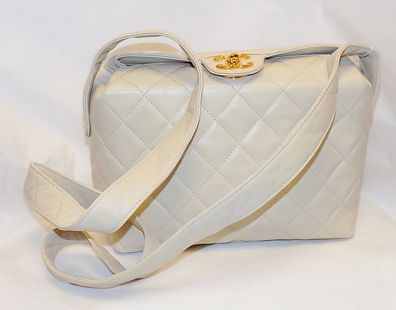 Beautiful lambskin  Chanel  quilted shoulder bag. . Twist  top closure. Perfect size from day to evening.  Gold tone hardware. Bag features one outside pocket and one inside zip pocket.
Pristine condition. No signs of ant wear,  Absolutely clean