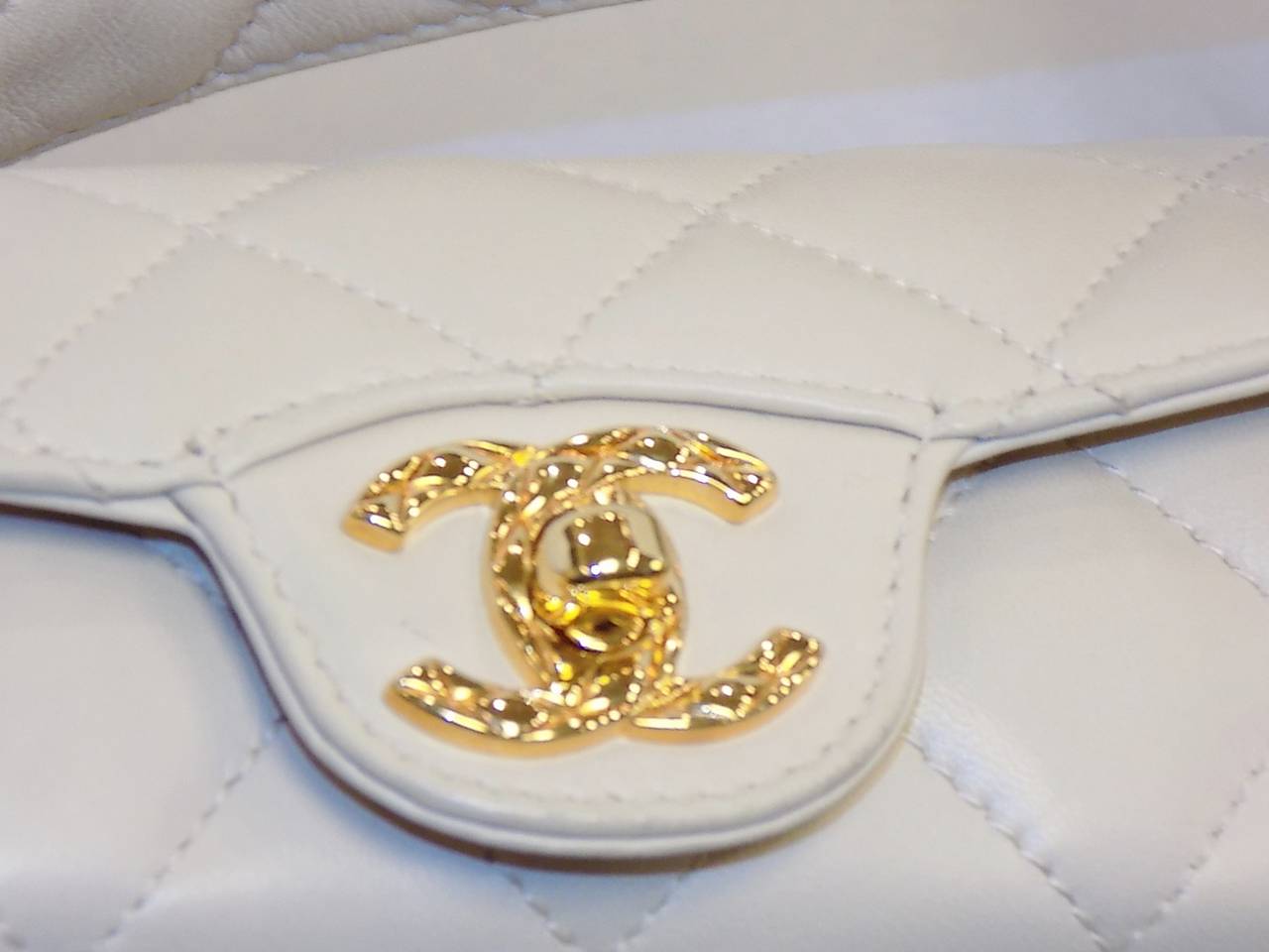 Chanel Creme lambskin quilted  shoulder bag For Sale 1