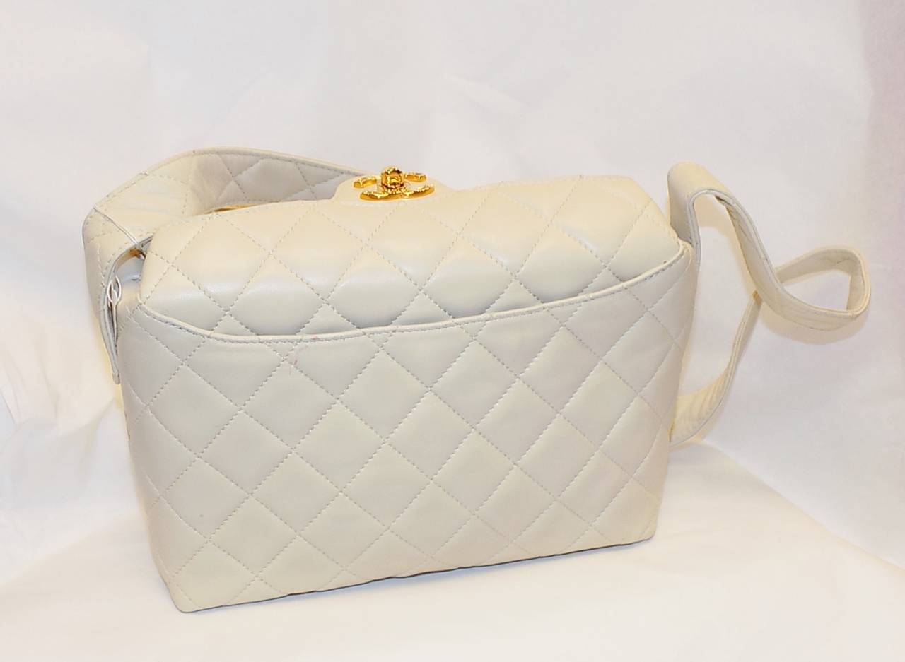 Chanel Creme lambskin quilted  shoulder bag For Sale 3