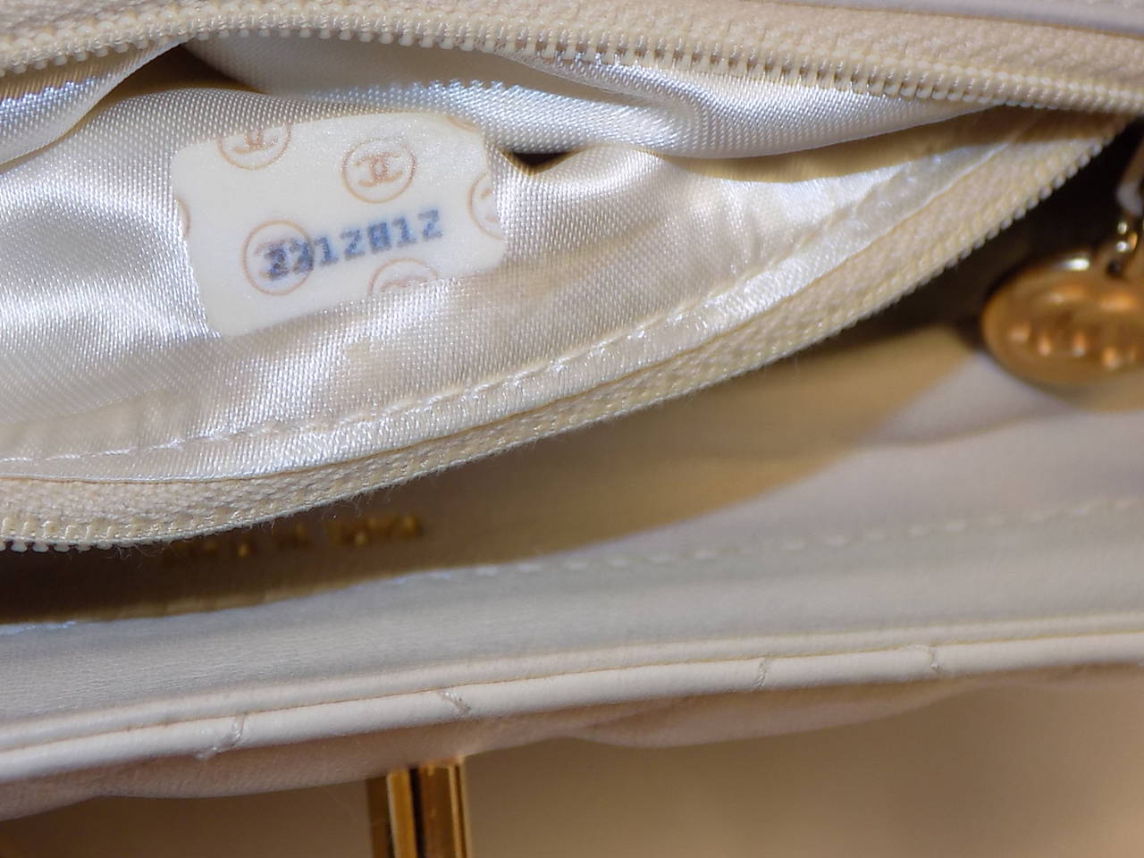 Chanel Creme lambskin quilted  shoulder bag For Sale 5