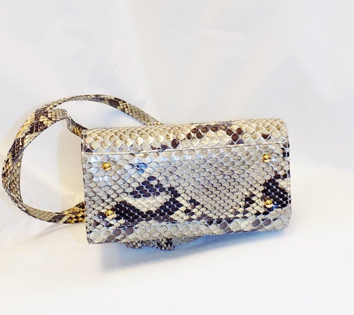 Judith Leiber cutest Cross Body vintage python snake box bag In New Condition In New York, NY