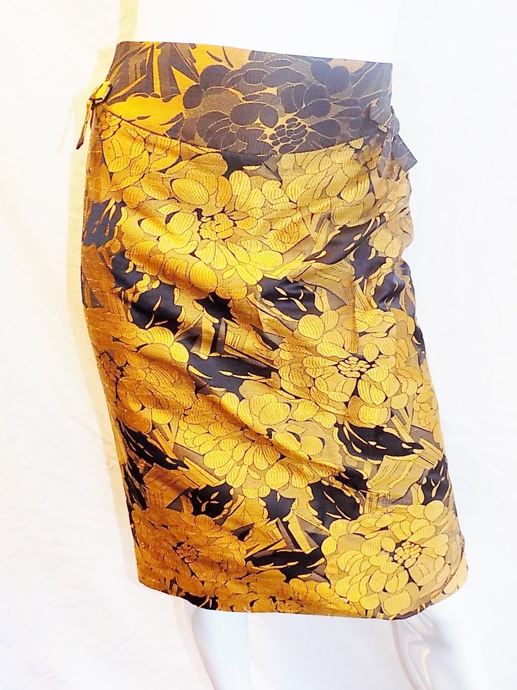Christian Lacriox silk mazing skirt suit with incredible details In New Condition For Sale In New York, NY