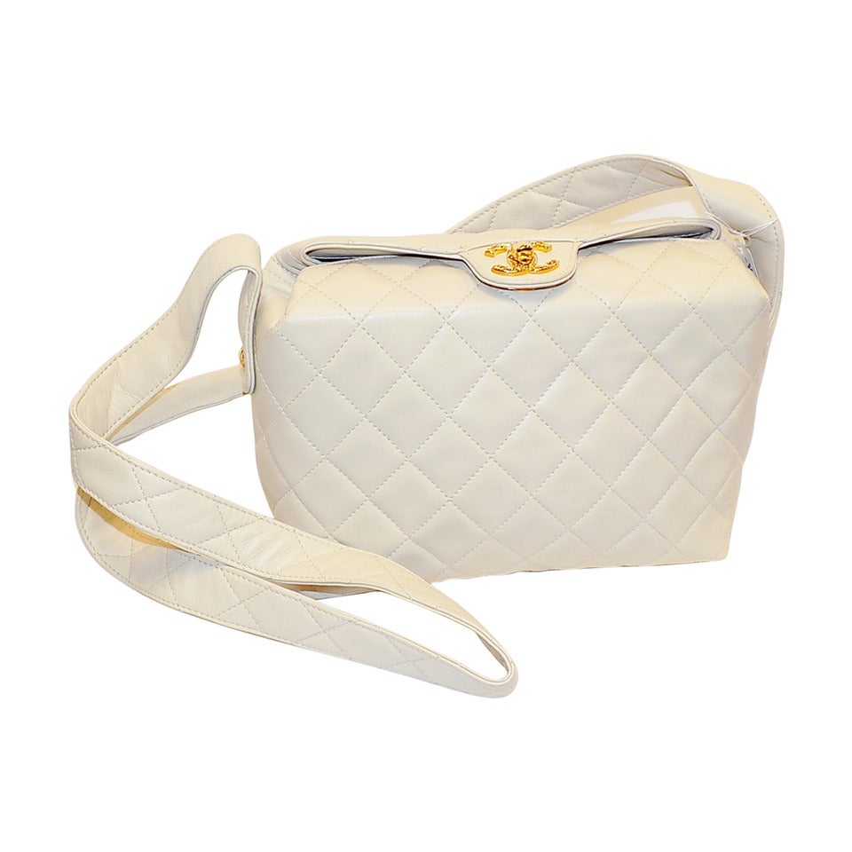 Chanel Creme lambskin quilted  shoulder bag For Sale