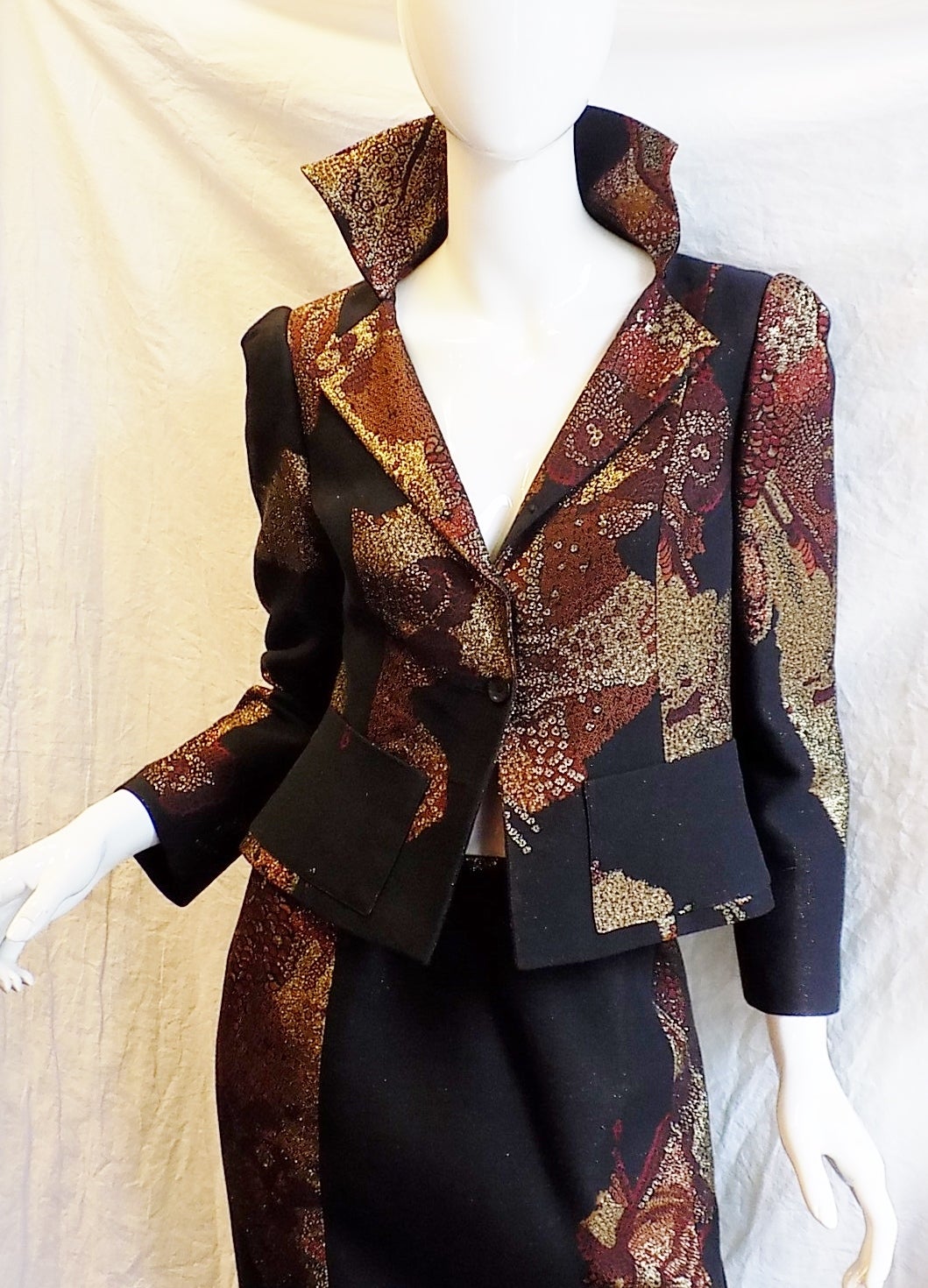 When working with amazing fabric you make amazing clothing! Cotton and wool blend  gold metallic base with black and sporadic print  made this incredible skirt suit. Blend of  tones of copper , gold and black in exact  places and amount. Great cut