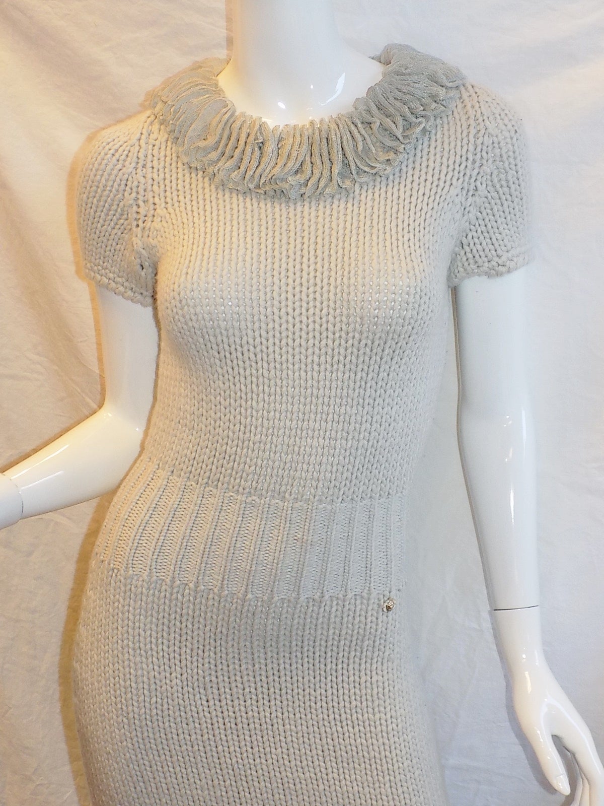 This wonderful cashmere knit dress comes from the Chanel Autumn 2008 collection. It features a net  ruffle neckline and hem, an over sized yarn knit, and a wonderful fit; truly a must have! Pristine condition like new!
 

US Size: 34
Made In: