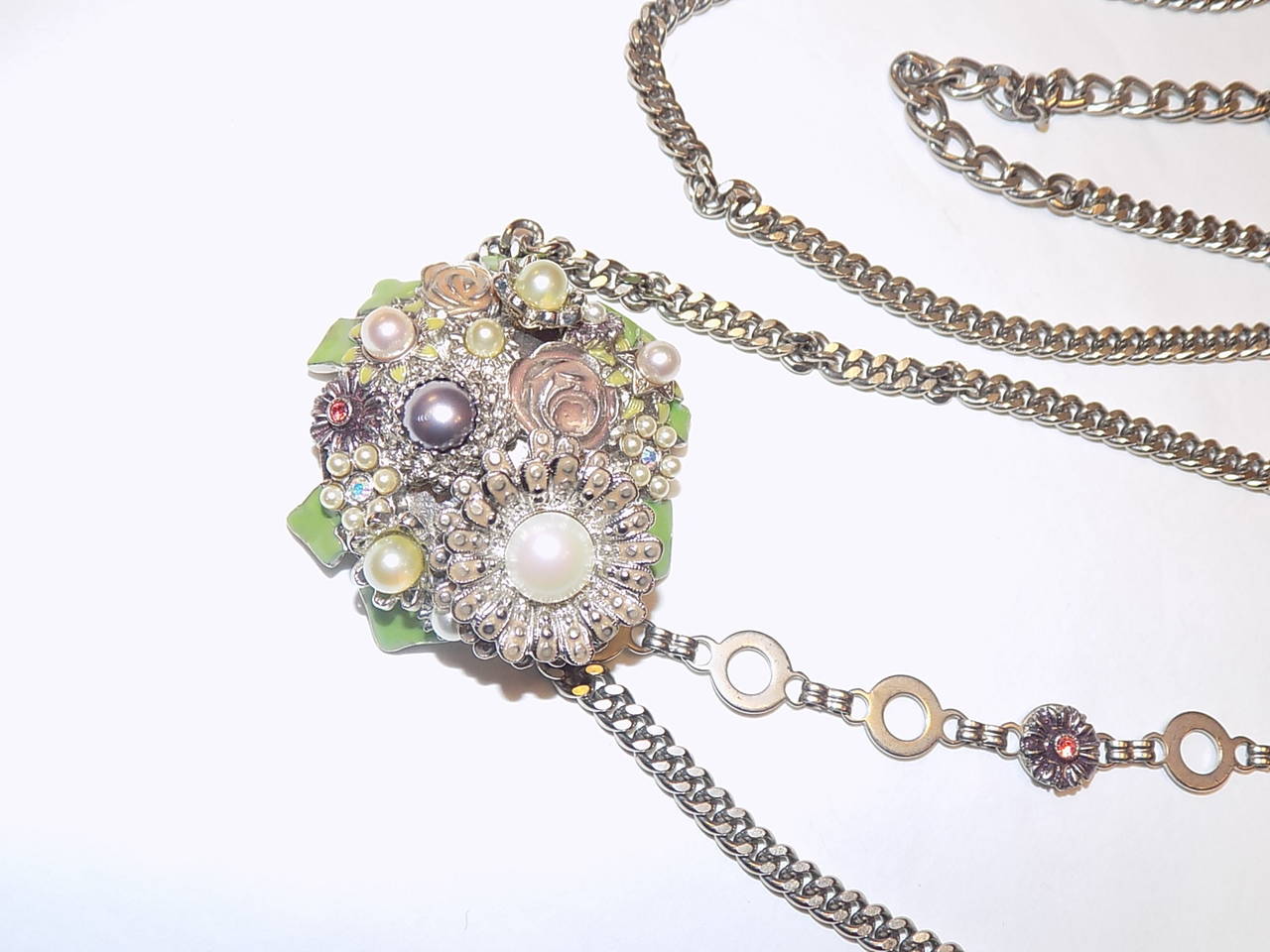 CHANEL chain  Belt with  Flower Crystal, Enamel, Pearl/ necklace In Excellent Condition In New York, NY